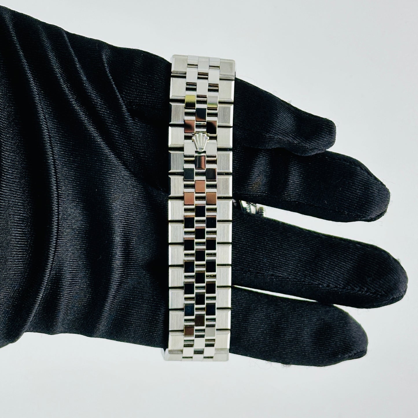 Rolex Land-Dweller White Honeycomb Dial on Flat Jubilee Ref. 127334 Card 2026 — view 4