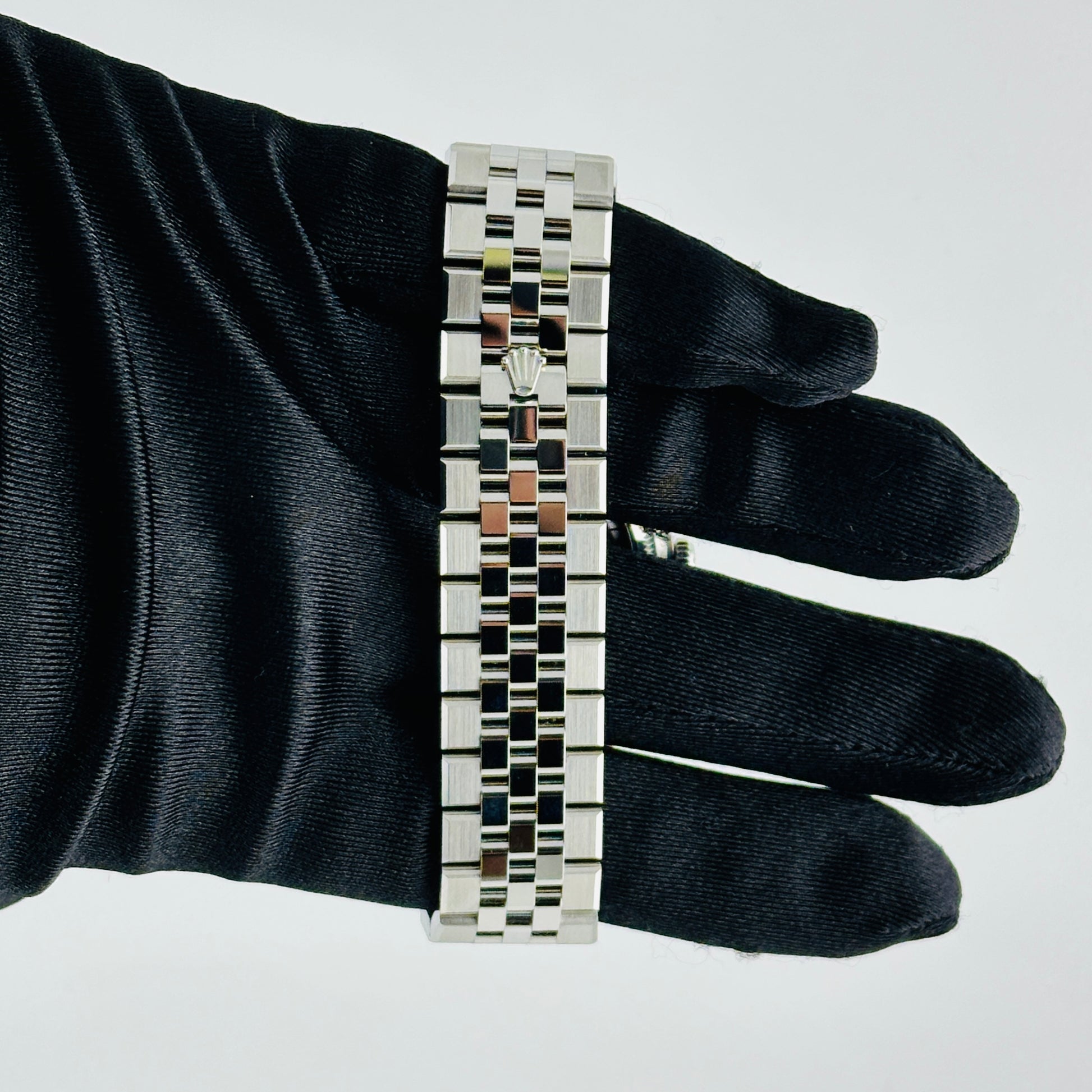 Rolex Land-Dweller White Honeycomb Dial on Flat Jubilee Ref. 127334 Card 2026 — view 4
