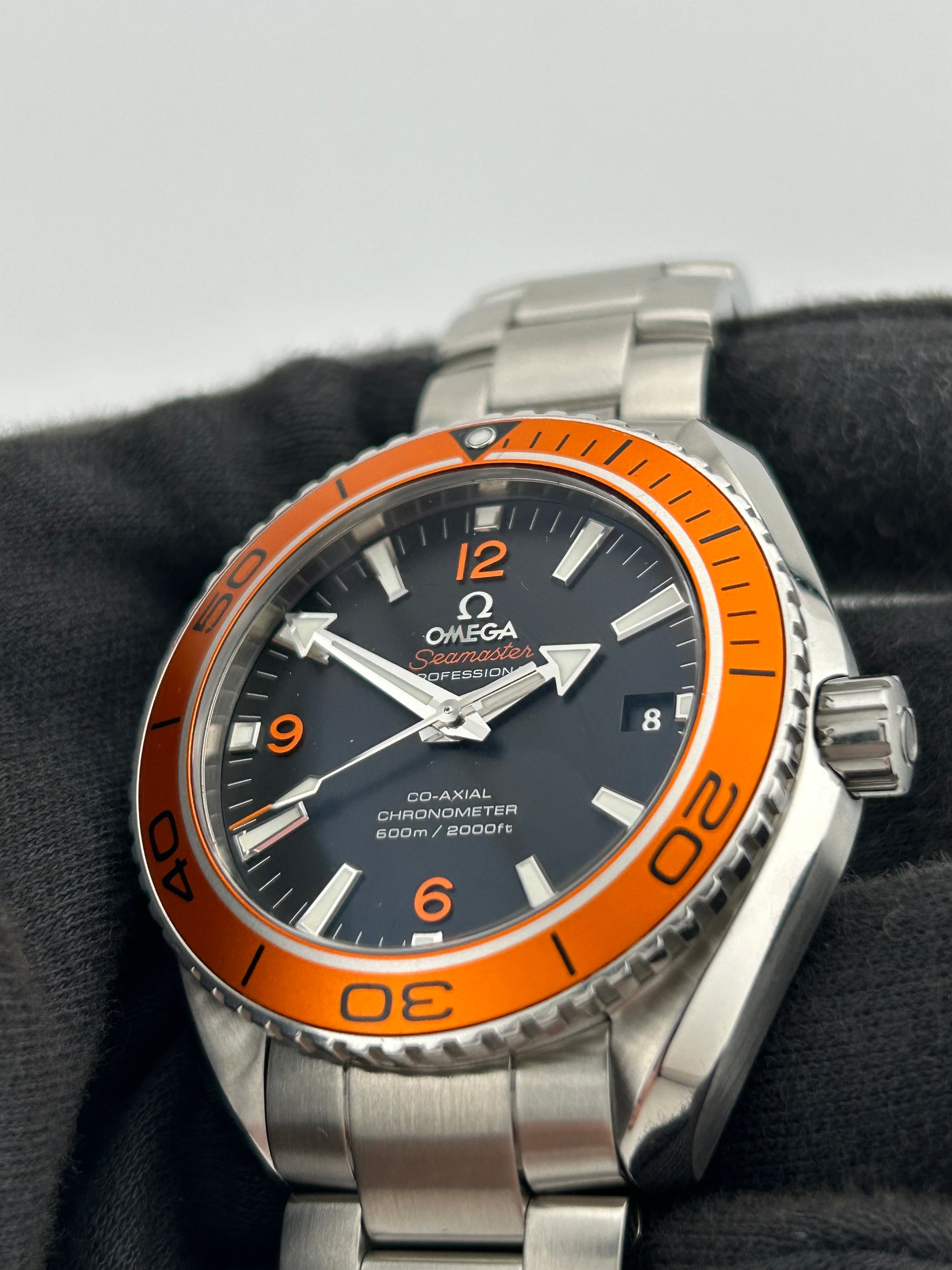 Omega Seamaster Planet Ocean Black Dial on Stainless Steel Bracelet Ref. 232.30.42.21.01.002 Card 2016 — view 2