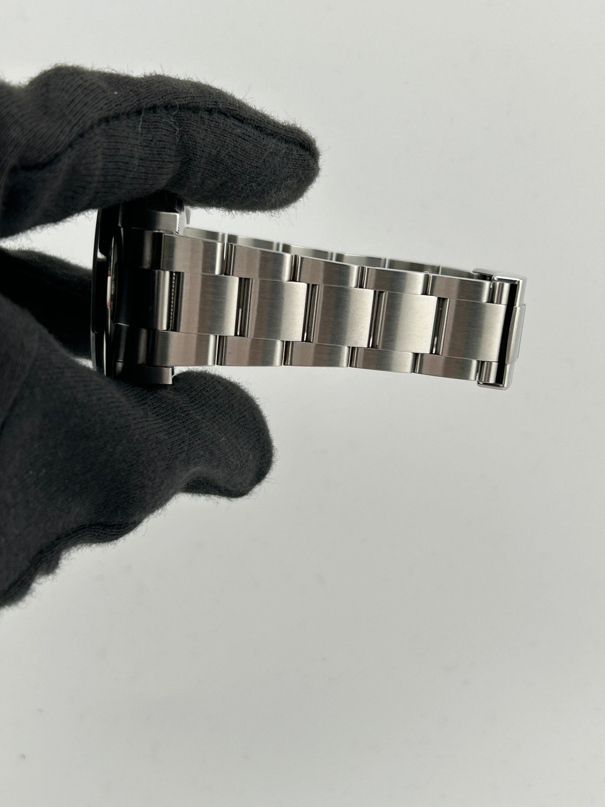 Rolex Airking Black Arabic Numerals Dial on Oyster Bracelet Ref. 116900 Card 2018 — view 5