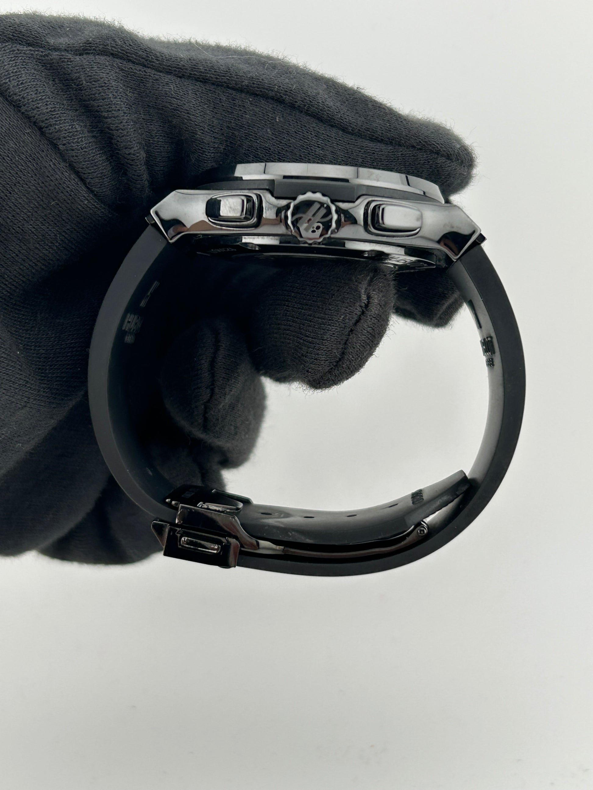 Hublot Classic Fusion Chronograph Black Carbon Effect Dial on Black Rubber Band Ref. 541.CM.1171.RX Complete 2019 — view 6