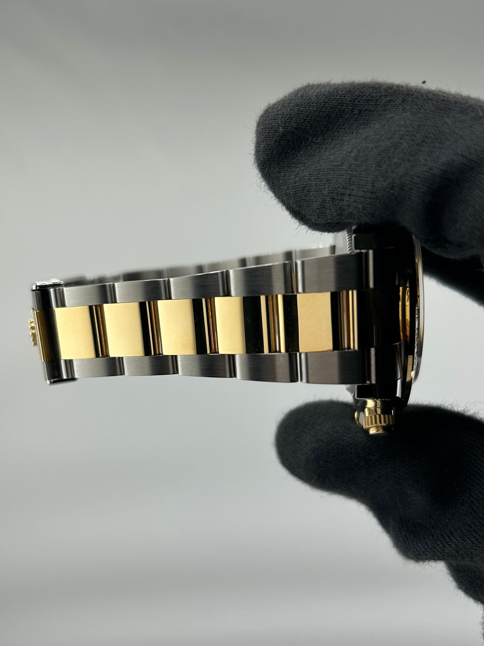 Rolex Daytona Black And Golden Diamond Dial on Oyster Ref. 126503 Card 2025 — view 6