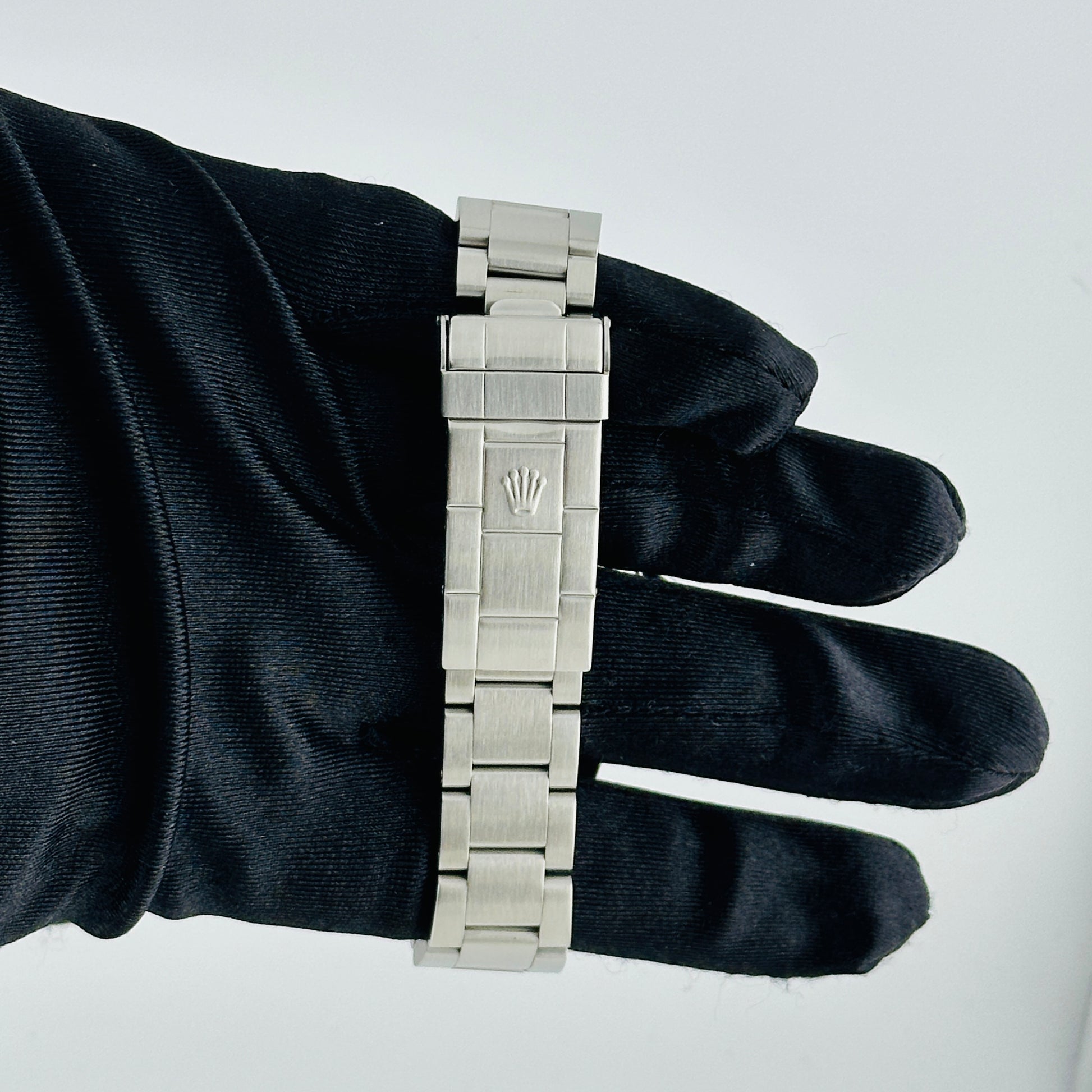 Rolex Submariner Black Dial on Oyster Ref. 16610 Papers 2001 — view 5