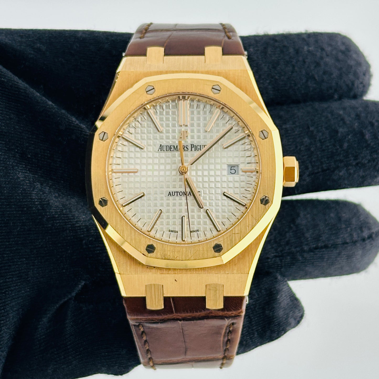 Audemars Piguet Royal Oak Selfwinding White Dial on Leather Strap Ref. 15400OR.OO.D088CR.01 Card 2019 — view 2