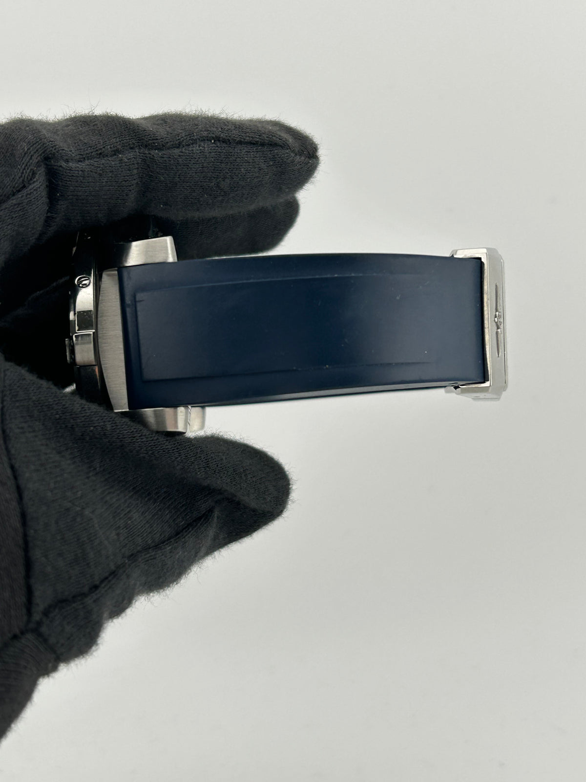 Breitling Avenger Seawolf Blue Dial on Rubber Band Ref. A1733010/C756 Complete 2009 — view 5