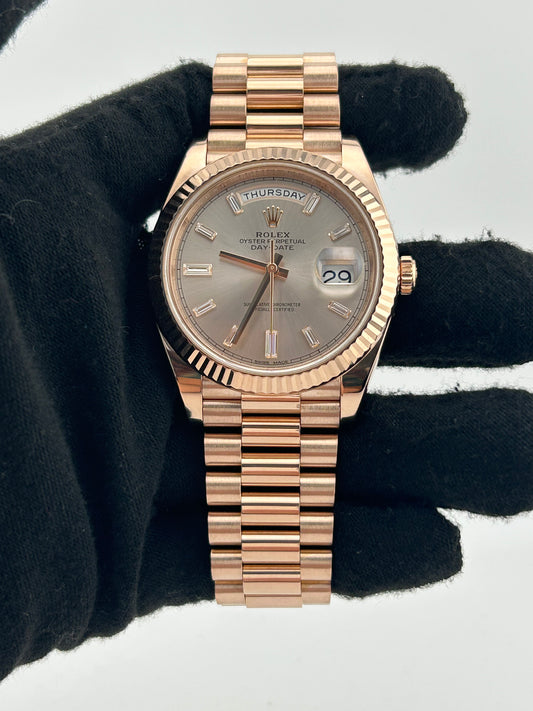 Rolex Day-Date 40 Sundust Baguette Cut Diamond Dial on President Ref. 228235 Card 2019 — view 2