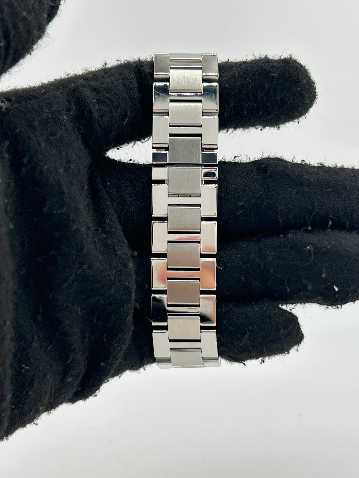 Cartier Ronde Solo SM Silver Roman Numerals Dial on Stainless Steel Bracelet Ref. W6701004 Papers 2015 — view 4