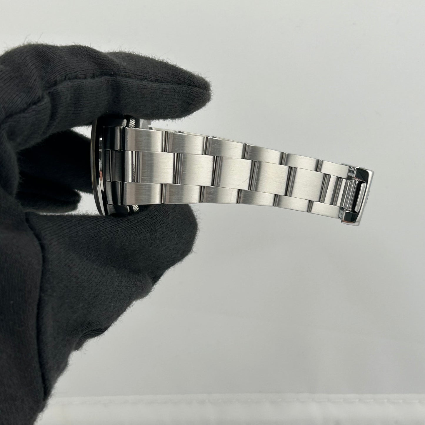 Rolex Oyster Perpetual Date Silver Stick Dial on Oyster Bracelet Ref. 15200 1999 — view 5