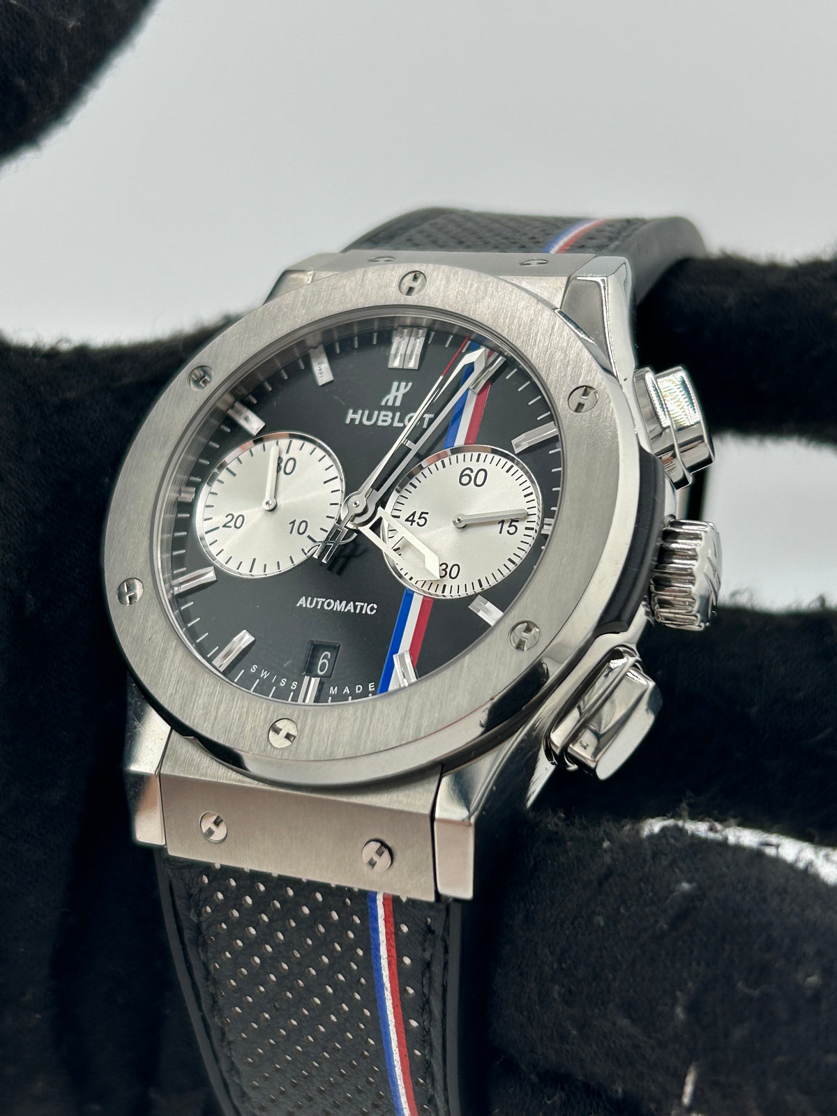 Hublot Classic Fusion Black Dial on Rubber Fold Clasp Ref. 521.NX.1472.VR.TRA14 Complete 2014 — view 2