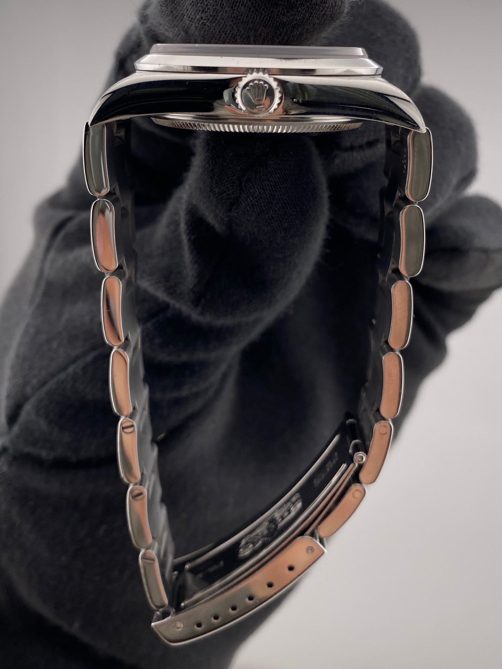 Rolex Air-King Silver Dial on Oyster Bracelet Ref. 14000M 2002 — view 6
