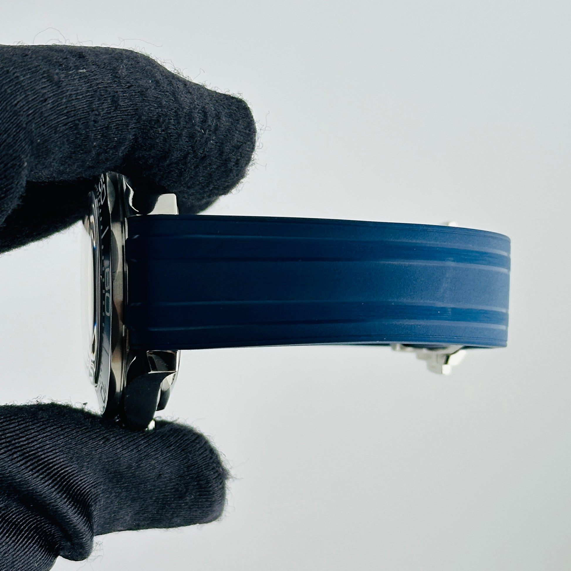 Omega Seamaster Diver James Bond Blue Dial on Rubber Band Ref. 210.30.42.20.03.002 — view 5
