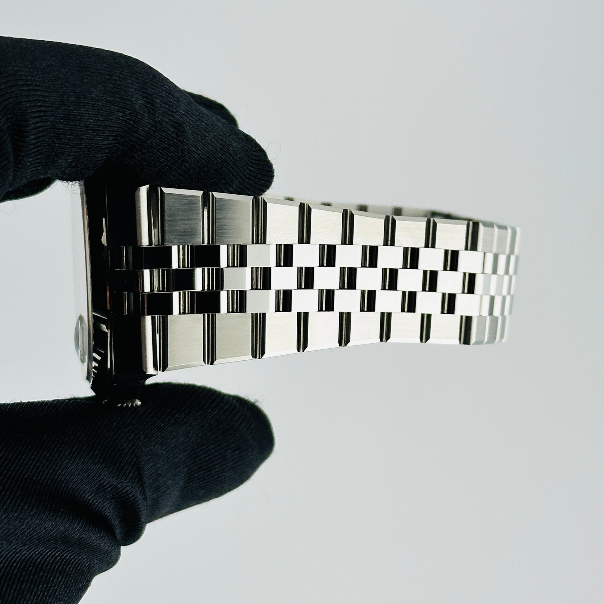 Rolex Land-Dweller White Honeycomb Dial on Flat Jubilee Ref. 127334 Card 2026 — view 5