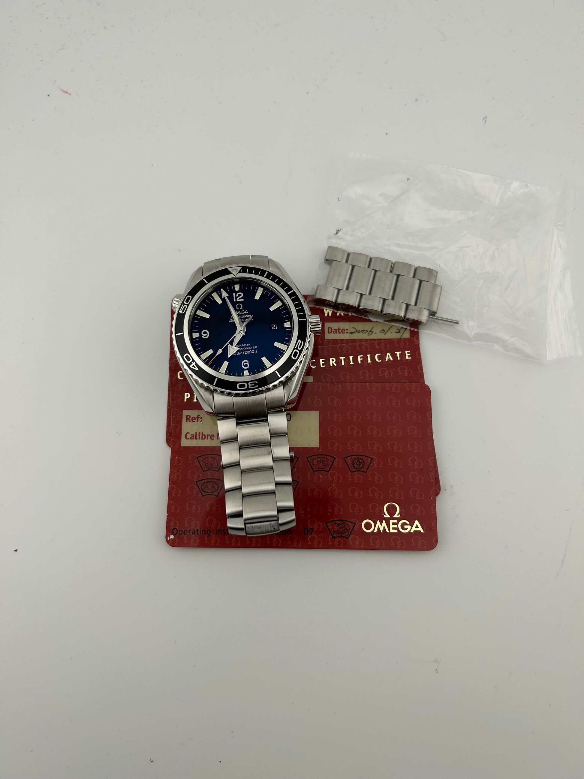 Omega Seamaster Planet Ocean Black Dial on Stainless Steel Bracelet Ref. 2200.50.00 Card 2006 — view 7