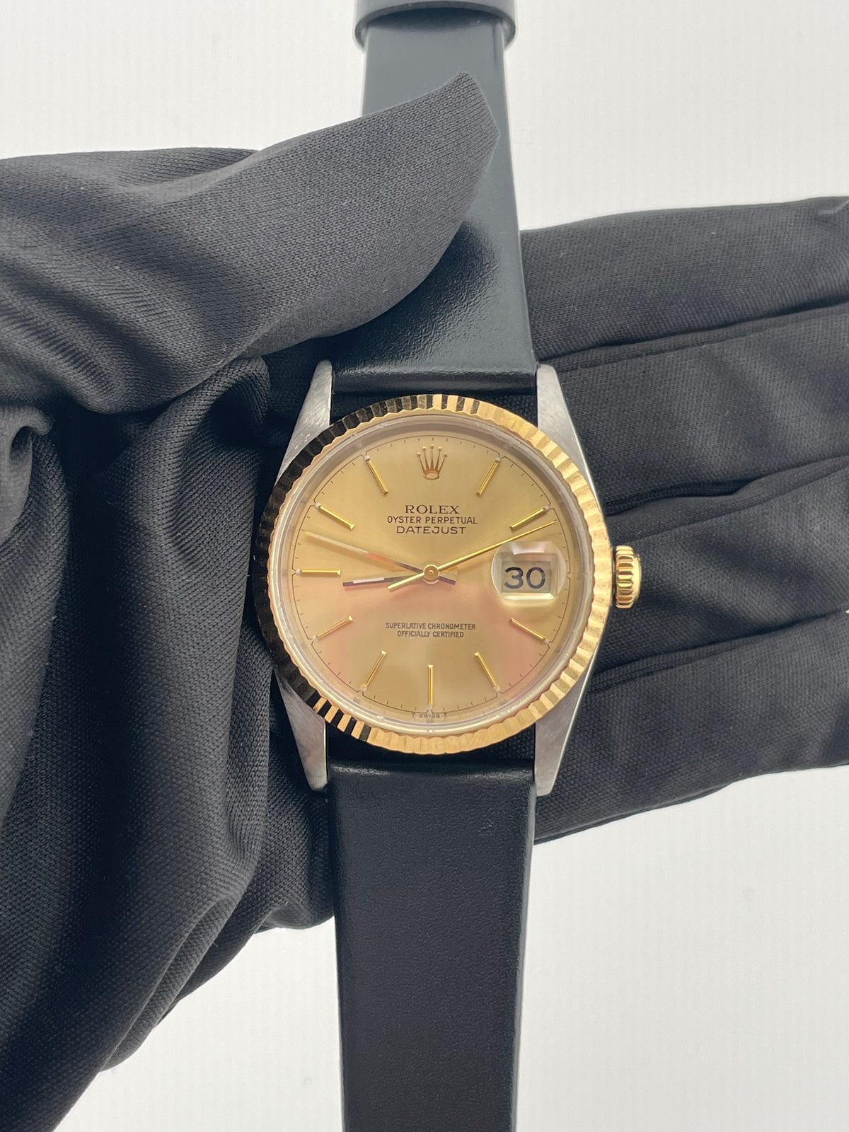 Rolex Datejust 36 Champagne Stick Dial on Generic Black Leather Strap Ref. 16233 1993 — view 2