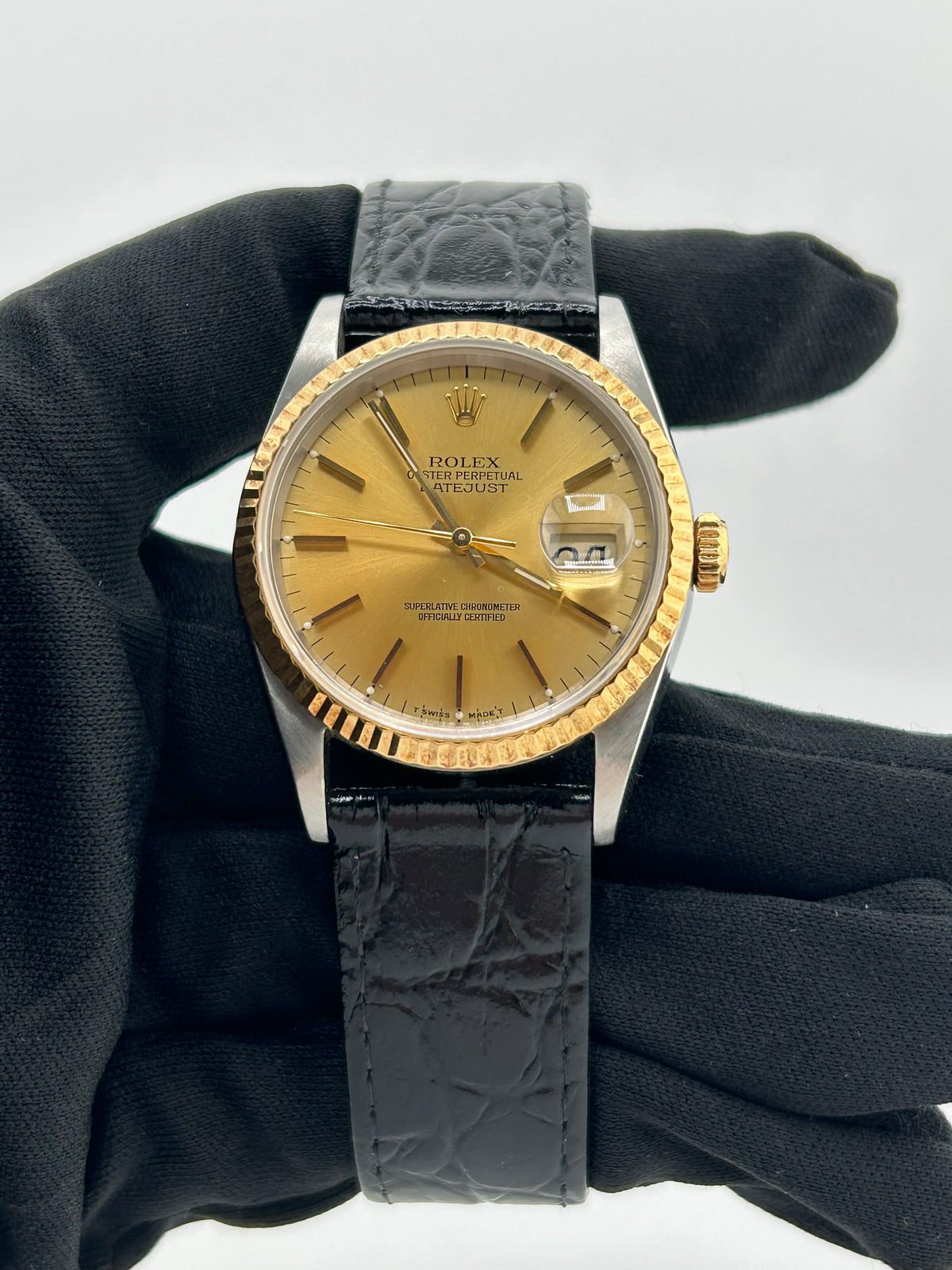Rolex Datejust 36 Champagne Stick Dial on Generic Black Leather Strap Ref. 16233 1993 — view 2