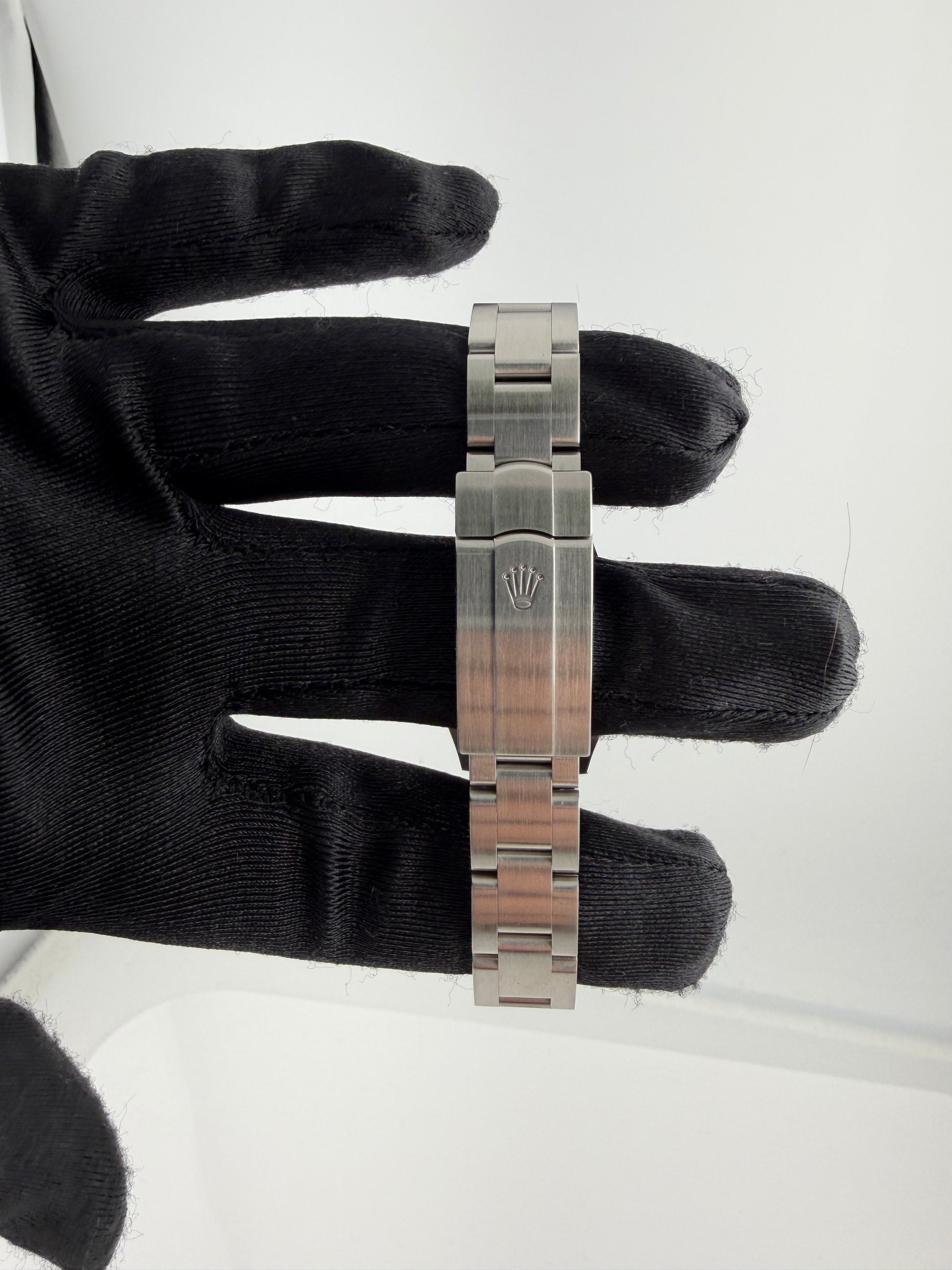 Rolex Oyster Perpetual Black Index Dial on Oyster Ref. 276200 Card 2024 — view 3
