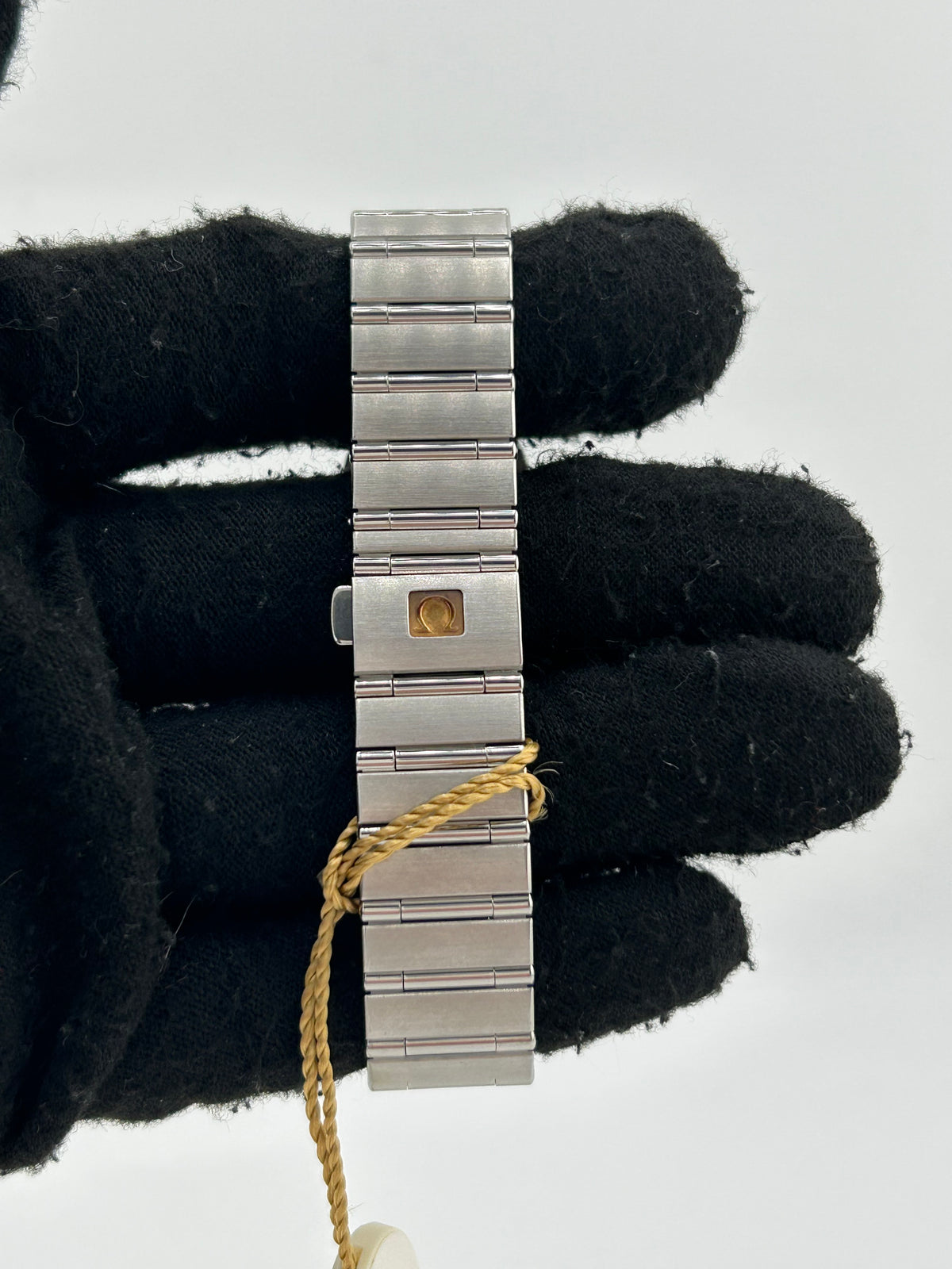 Omega Constellation Silver Dial on Stainless Steel Bracelet Ref. 1572.30.00 Card 2011 — view 4