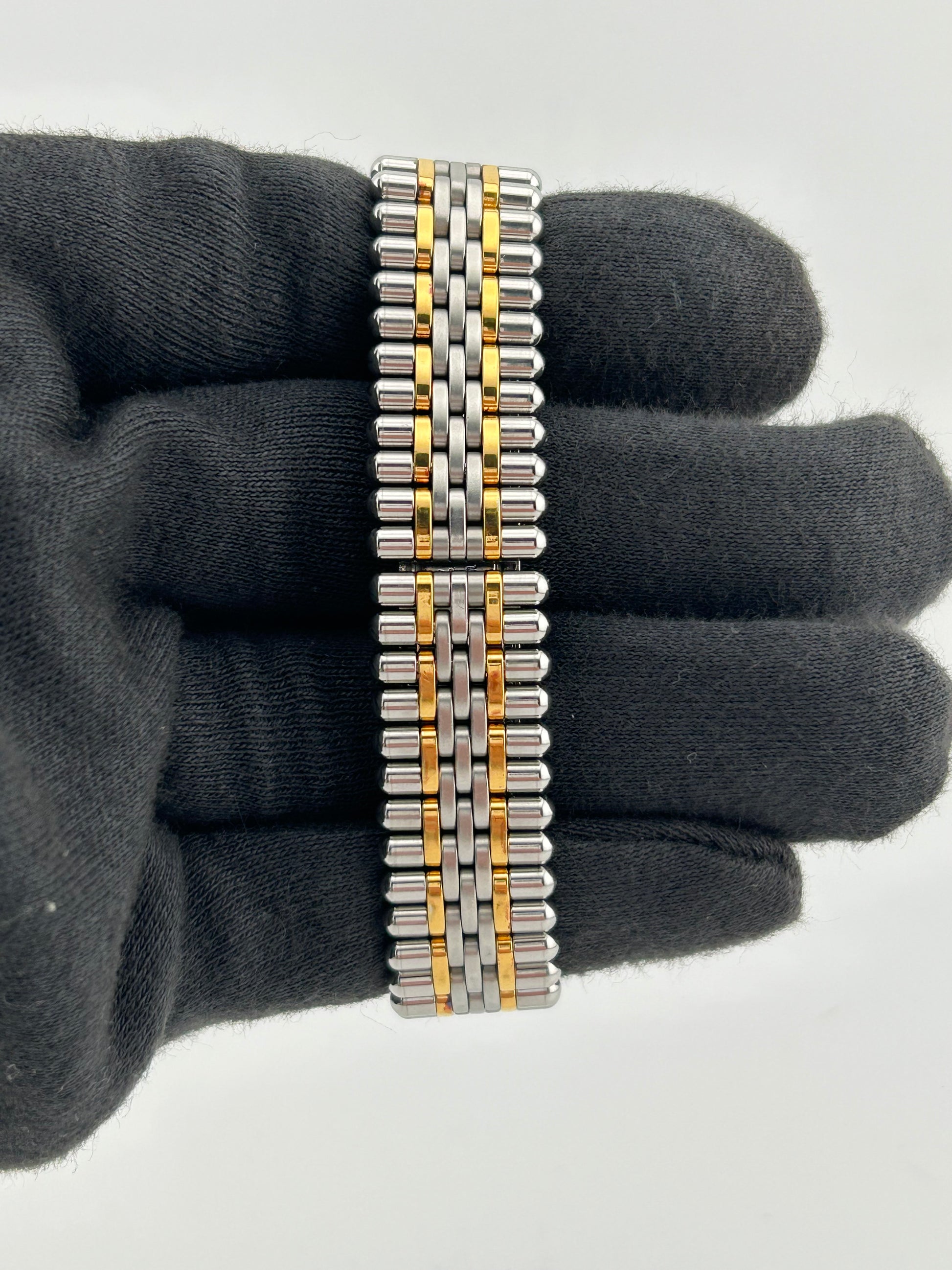 Cartier 21 Must de Cartier Silver Dial on Gold Plated Stainless Steel Bracelet Ref. 1340 — view 3