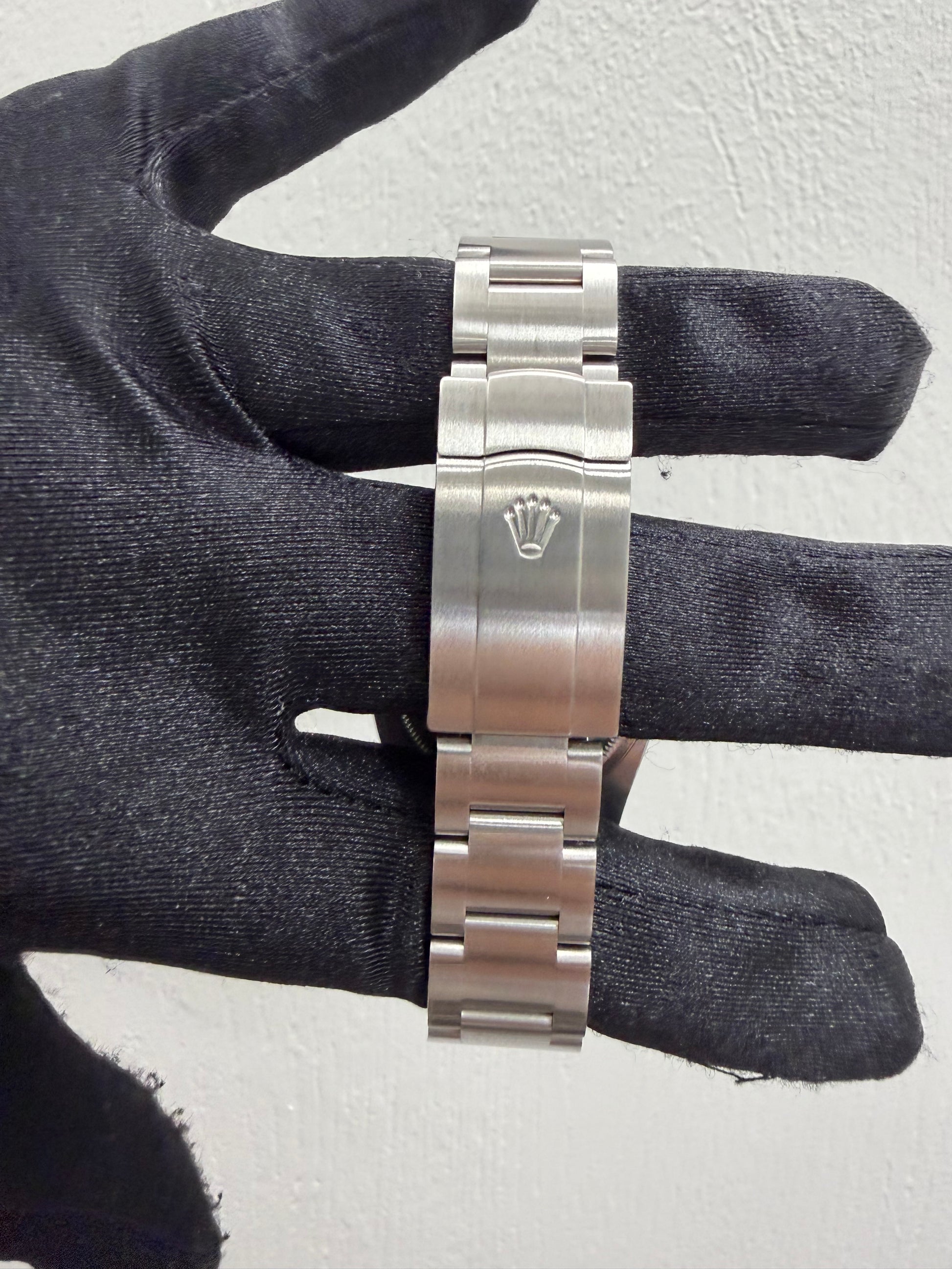 Rolex Oyster Perpetual Silver Dial on Oyster Ref. 116000 Card 2020 — view 3