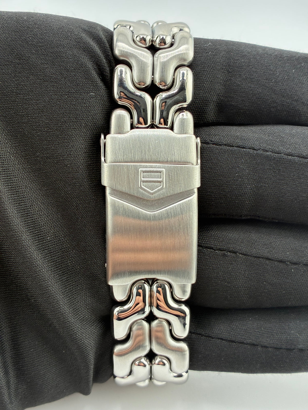 Tag Heuer SEL Blue Dial on Stainless Steel Bracelet Ref. CG2111 — view 4