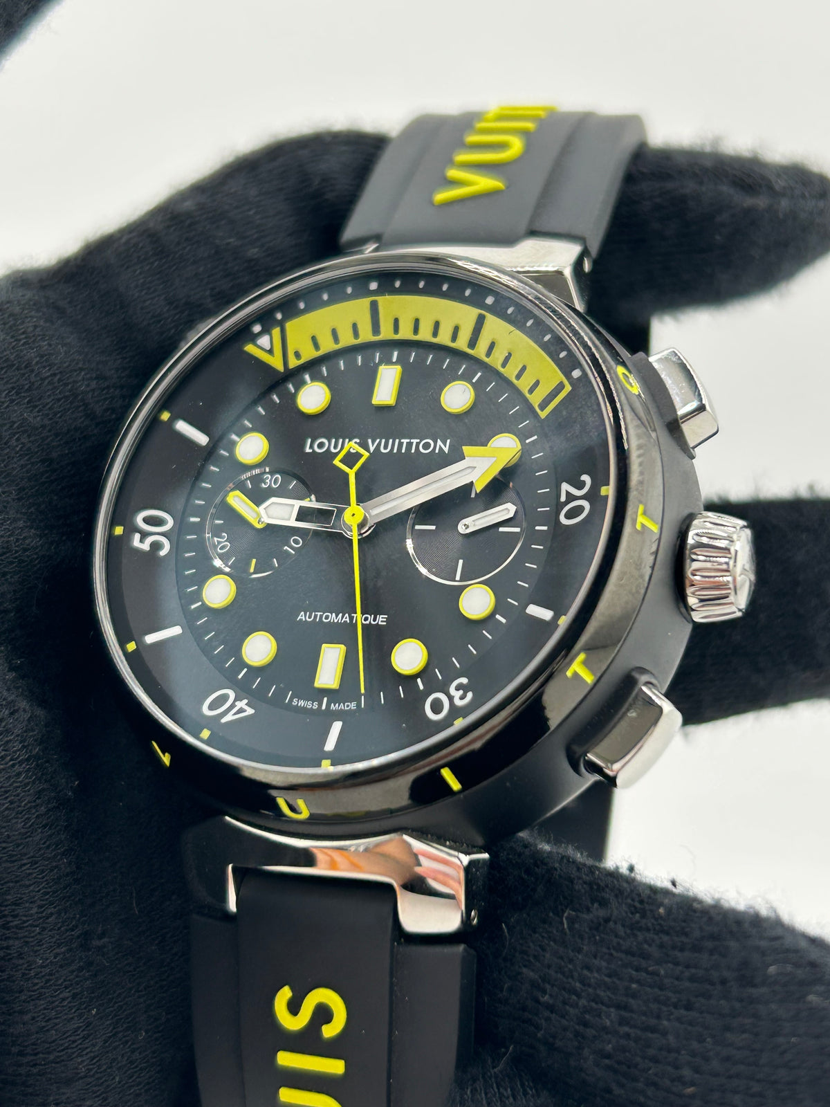 Louis Vuitton Tambour Street Diver Black Dial on Black Rubber Band Ref. QA167 — view 3