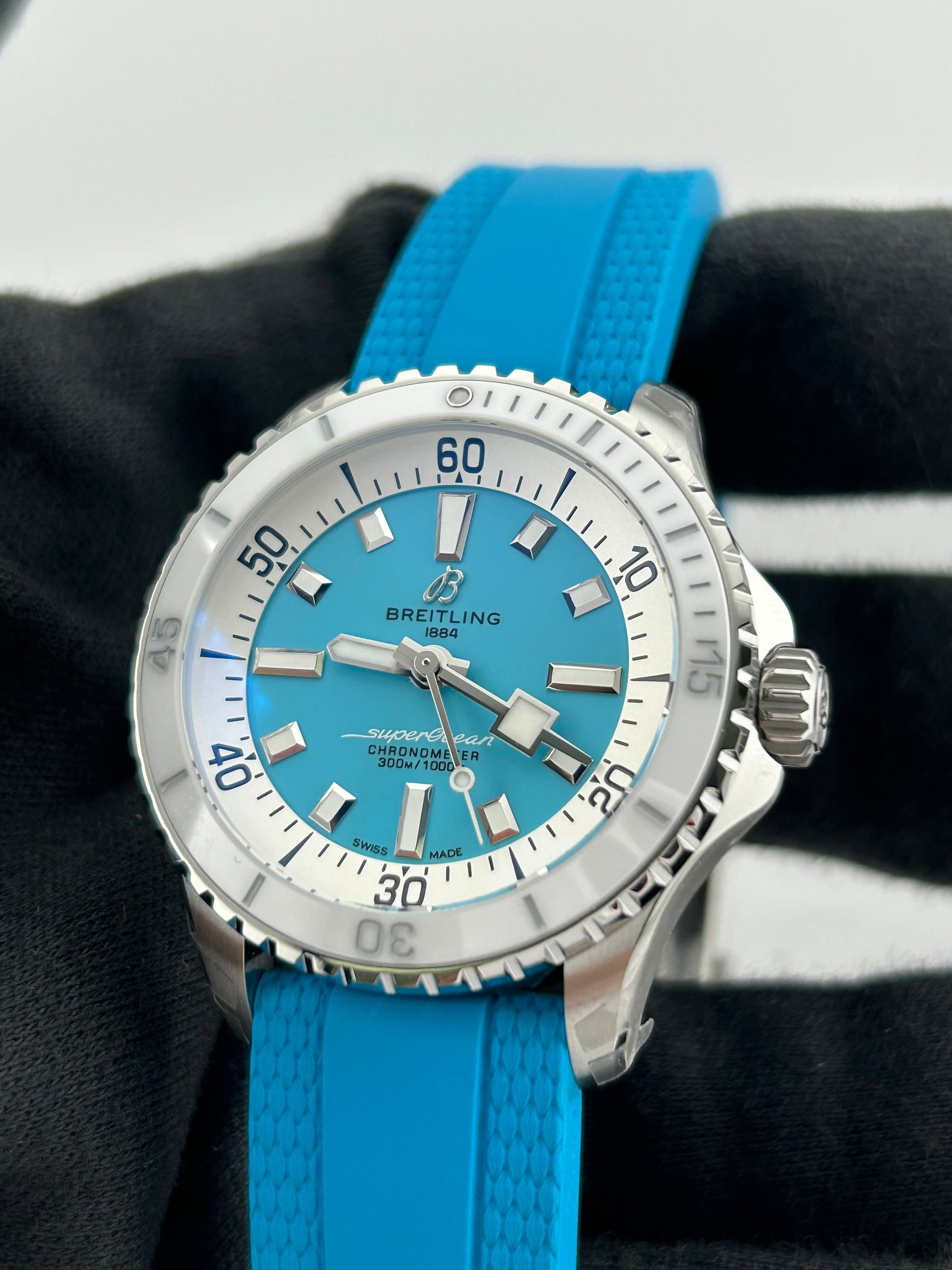 Breitling Superocean Automatic Turquoise Dial on Rubber Strap Ref. A17377211C1S1 Card 2026 — view 3