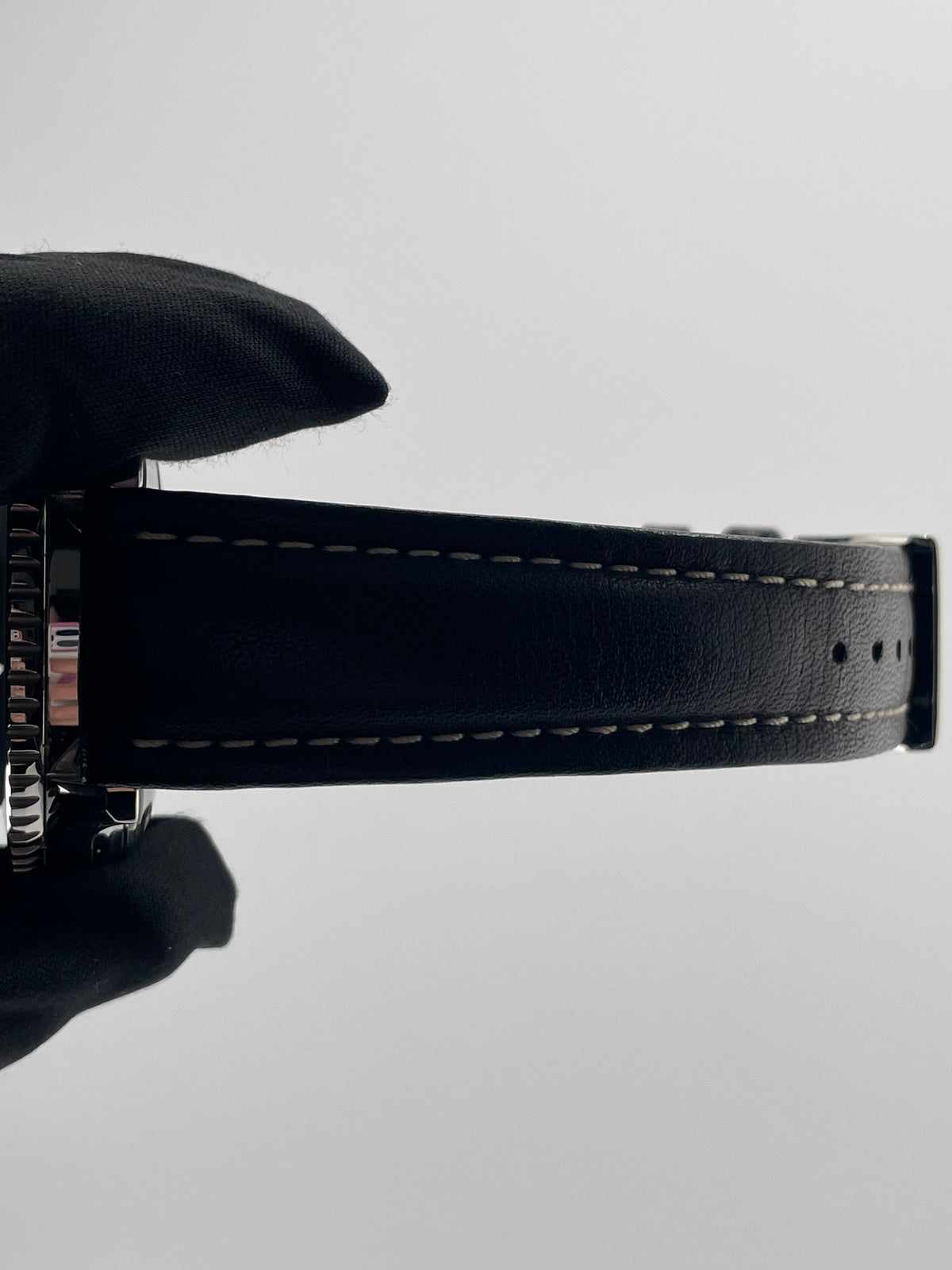 Breitling Old Navitimer Black Dial on Black Leather Strap Ref. A13322 Papers 2001 — view 5