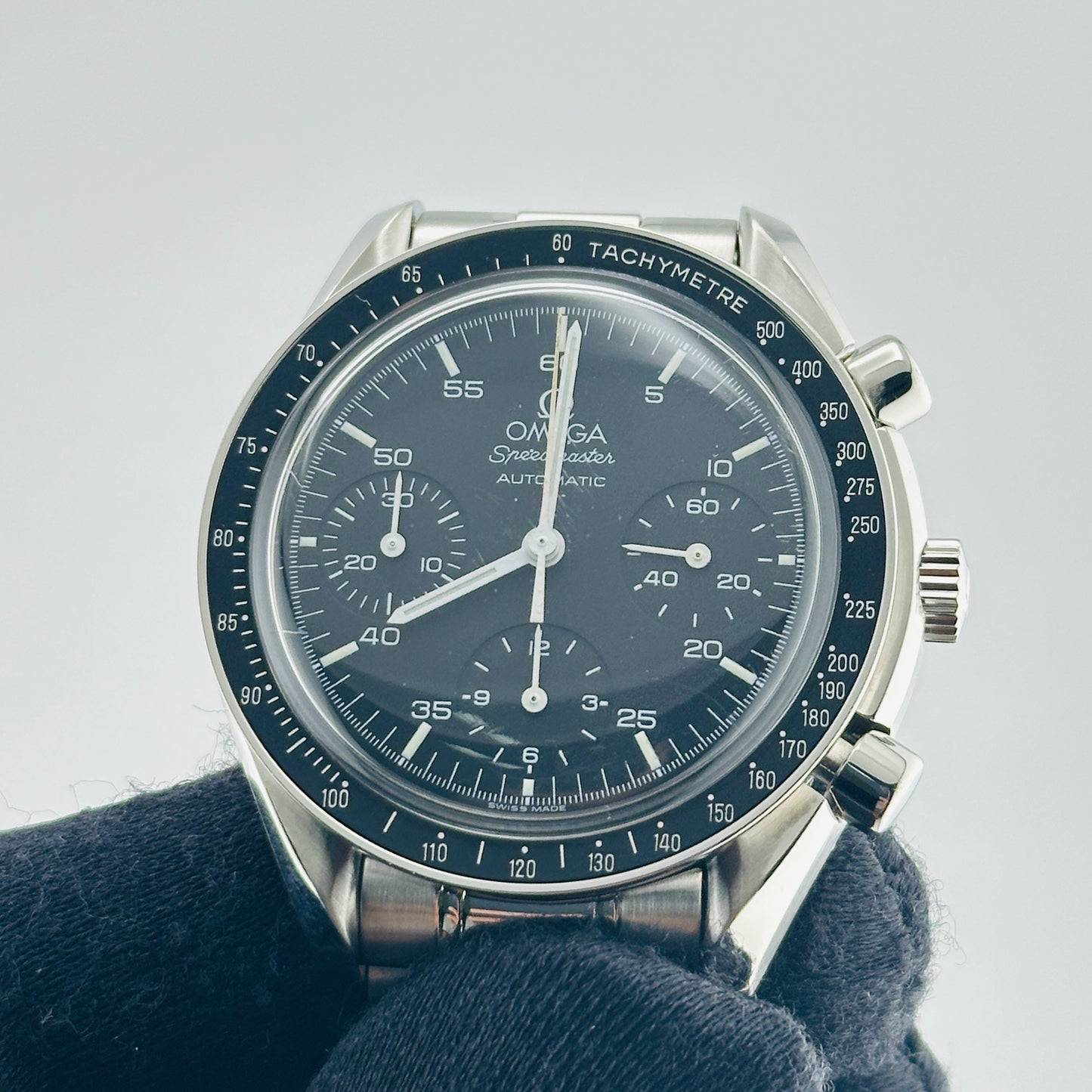 Omega Speedmaster Black Chrono Dial on Stainless Steel Bracelet Ref. 3510.50.00 Card 2000 — view 3