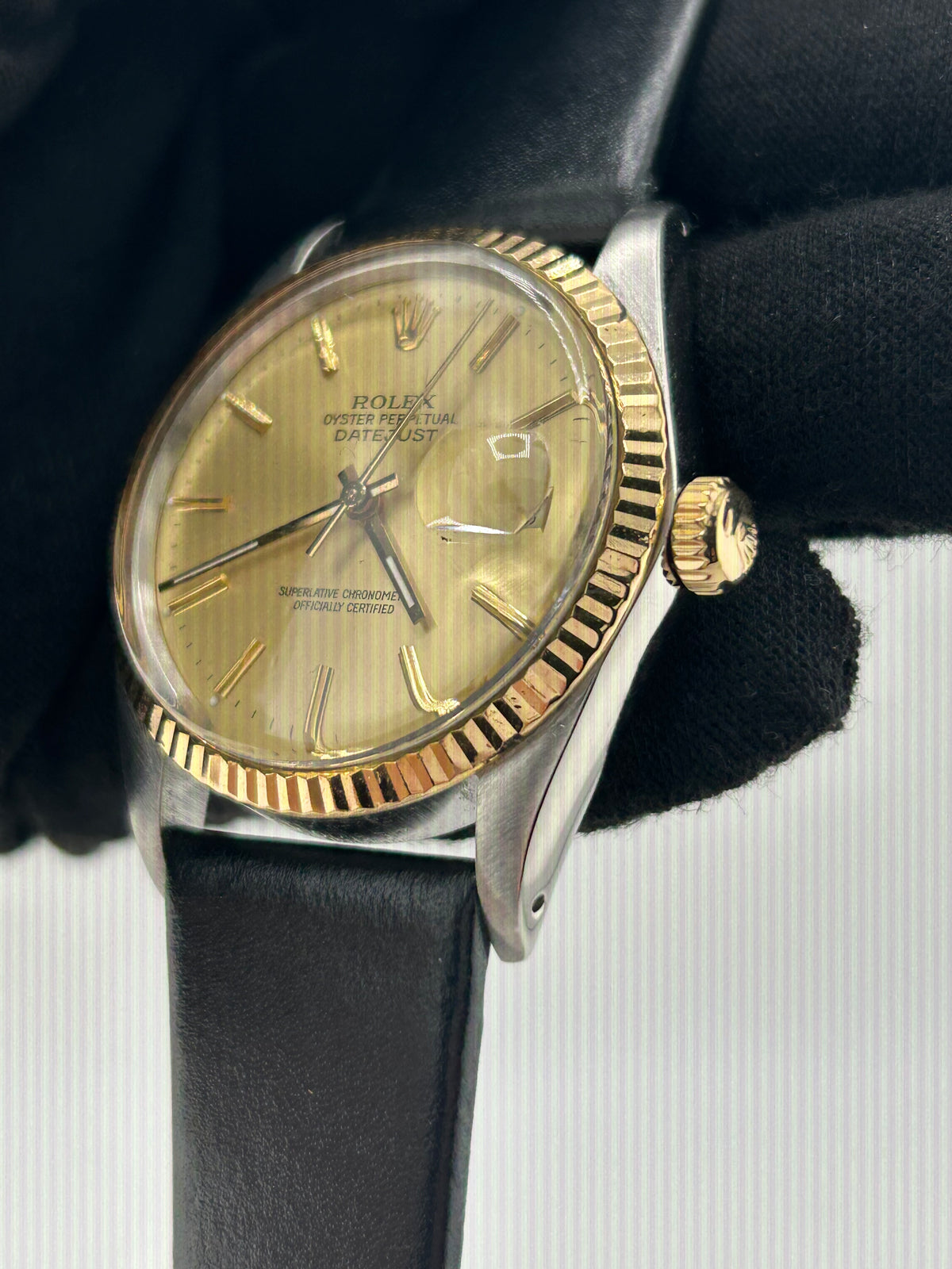 Rolex Datejust 36 Champagne Stick Dial on Generic Black Leather Strap Ref. 16013 1987 — view 3