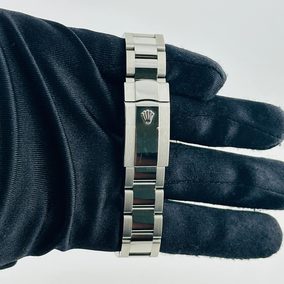 Rolex Datejust Dark Rhodium Dial on Oyster Bracelet Ref. 126300 Card 2026 — view 4