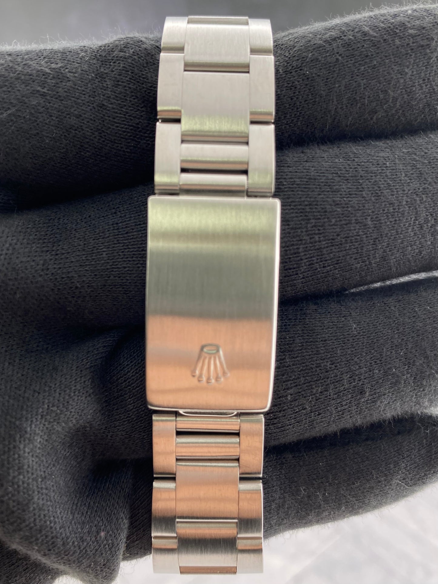 Rolex Datejust 36 Silver Roman Dial on Jubilee Ref. 16200 Papers 2001 — view 4
