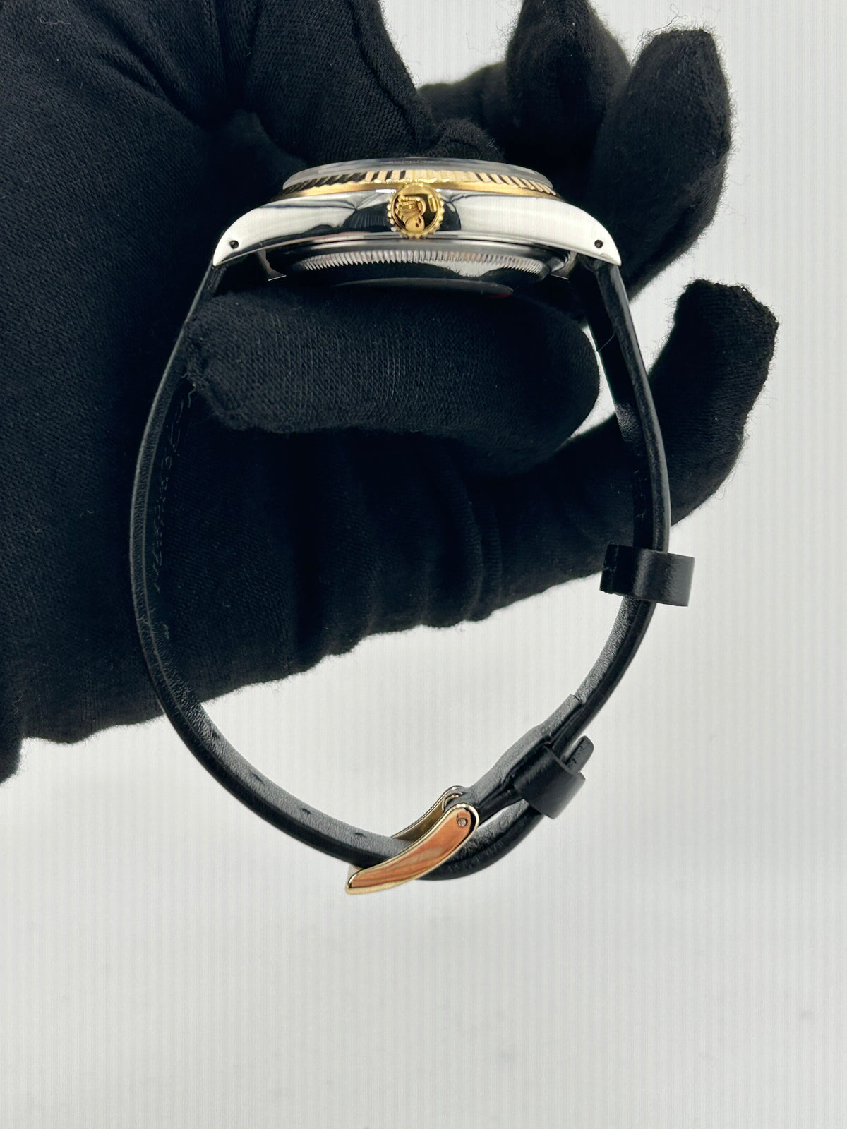 Rolex Datejust 36 Champagne Stick Dial on Generic Black Leather Strap Ref. 16233 1994 — view 6