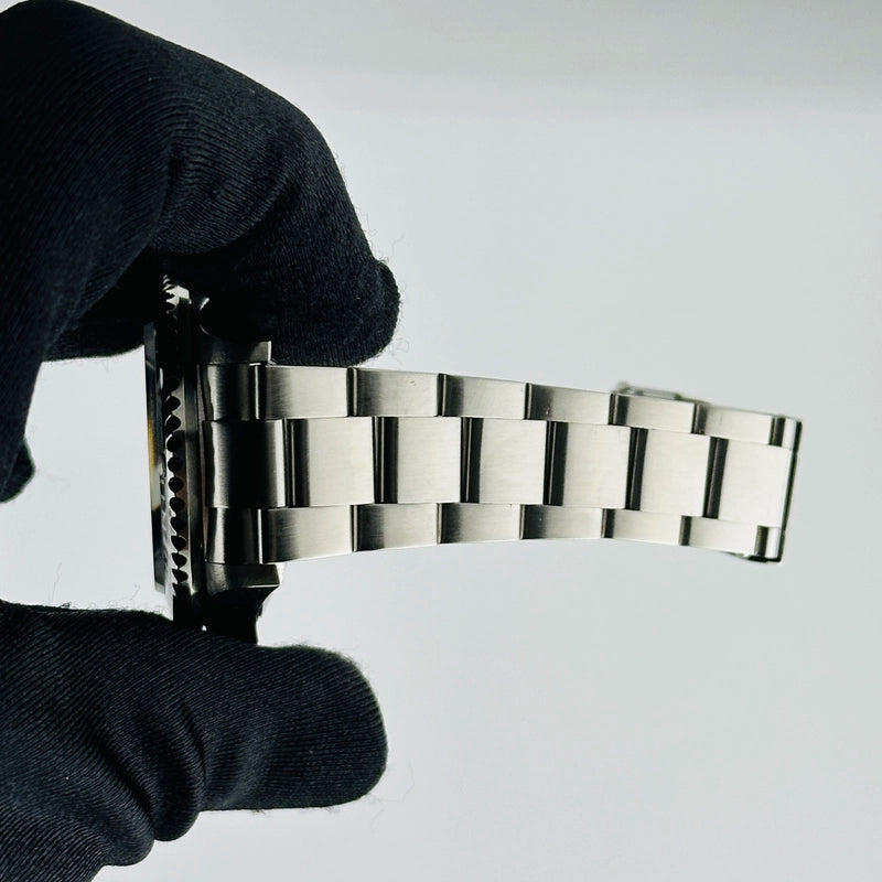 Rolex Sea-Dweller Black Dial on Oyster Ref 16600 with Papers