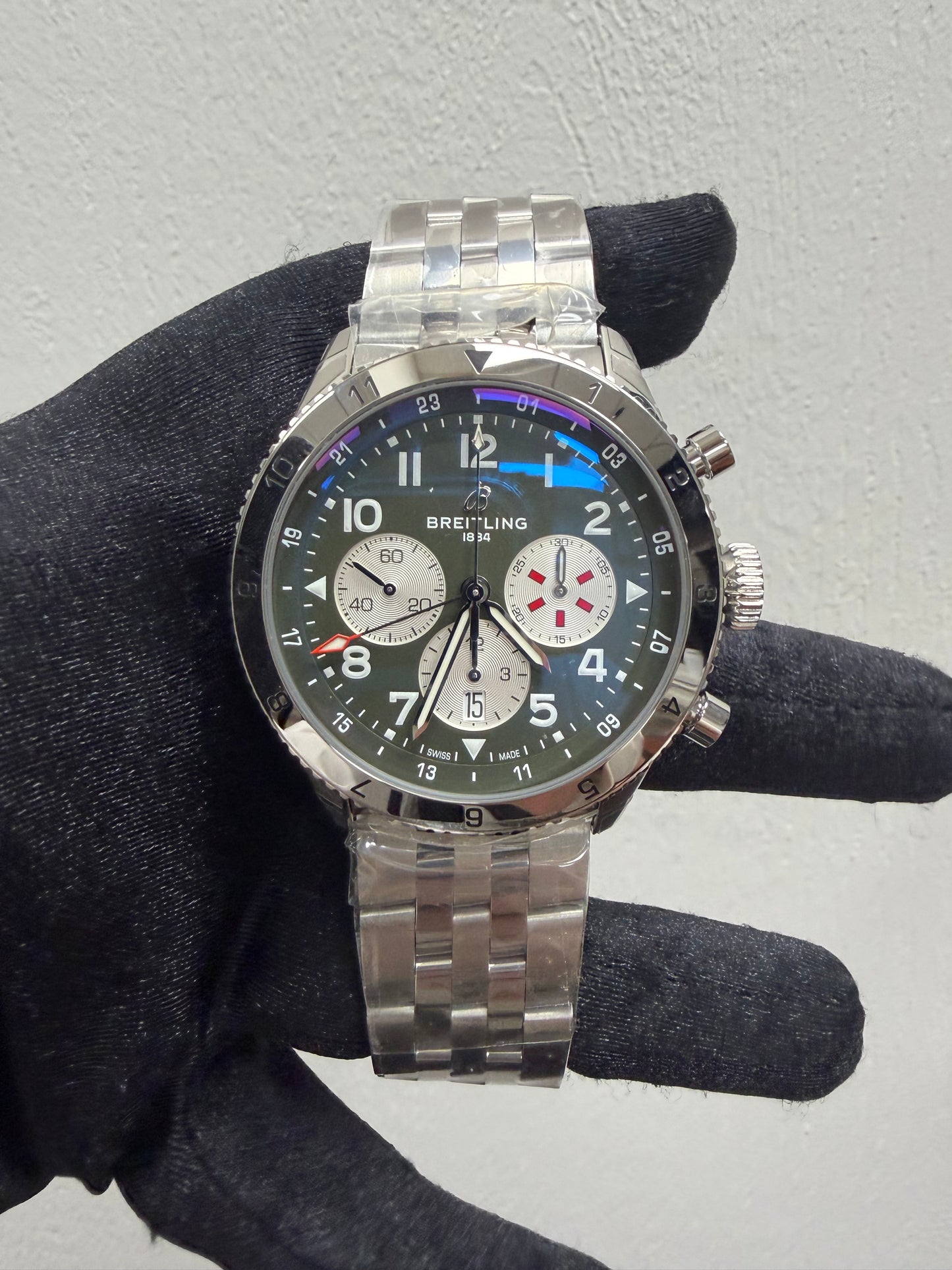 Breitling Super AVI B04 Chronograph GMT Green Dial on Bracelet Ref. AB04452A1L1A1 Card 2026 — view 2