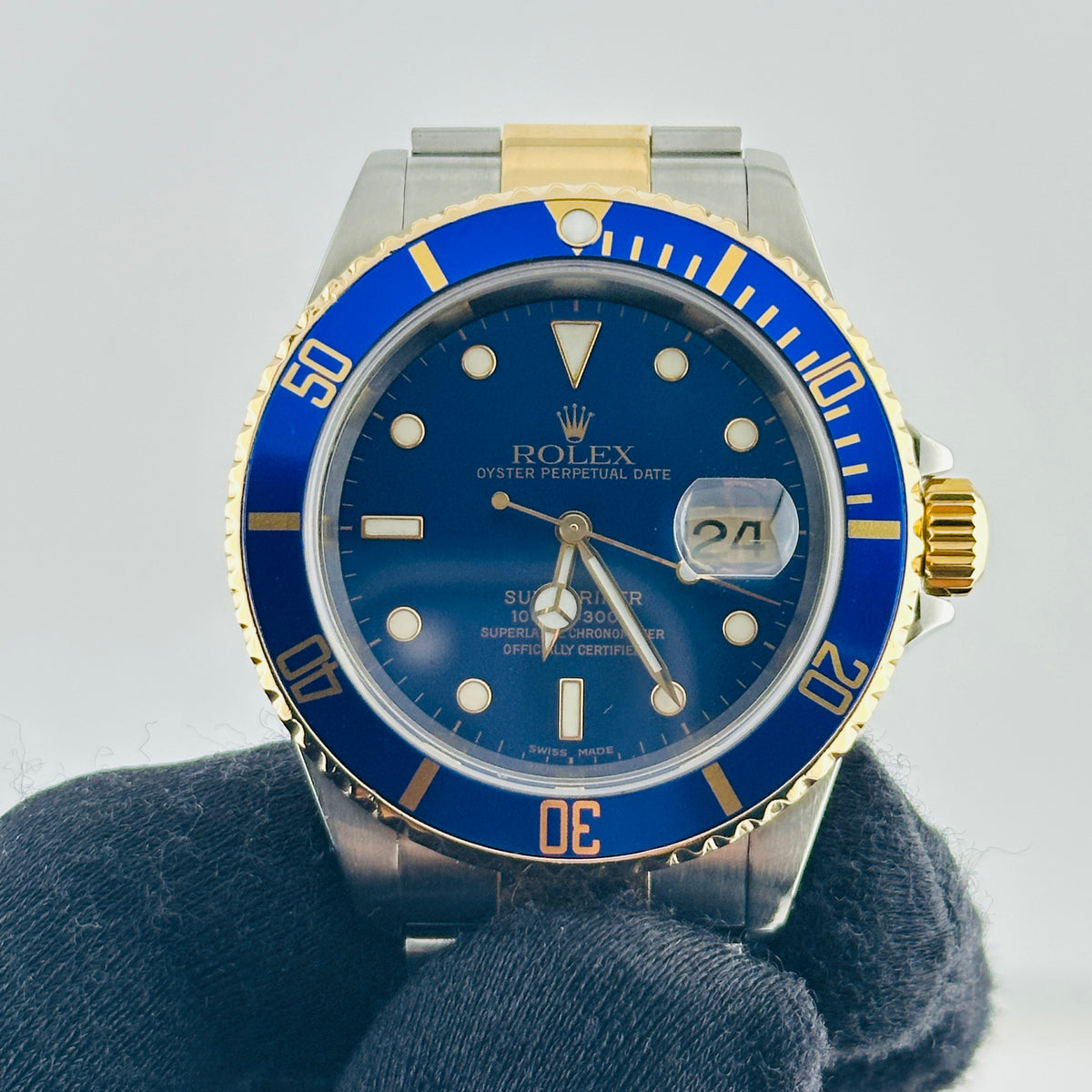 Rolex Submariner Blue Dial on Oyster Bracelet Ref. 16613 2002 — view 2