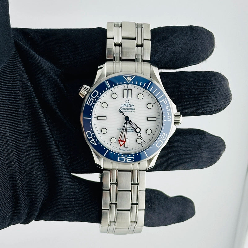 Omega Seamaster Diver 300M White Dial on Bracelet Ref 210.30.42.20.04.002 with Card