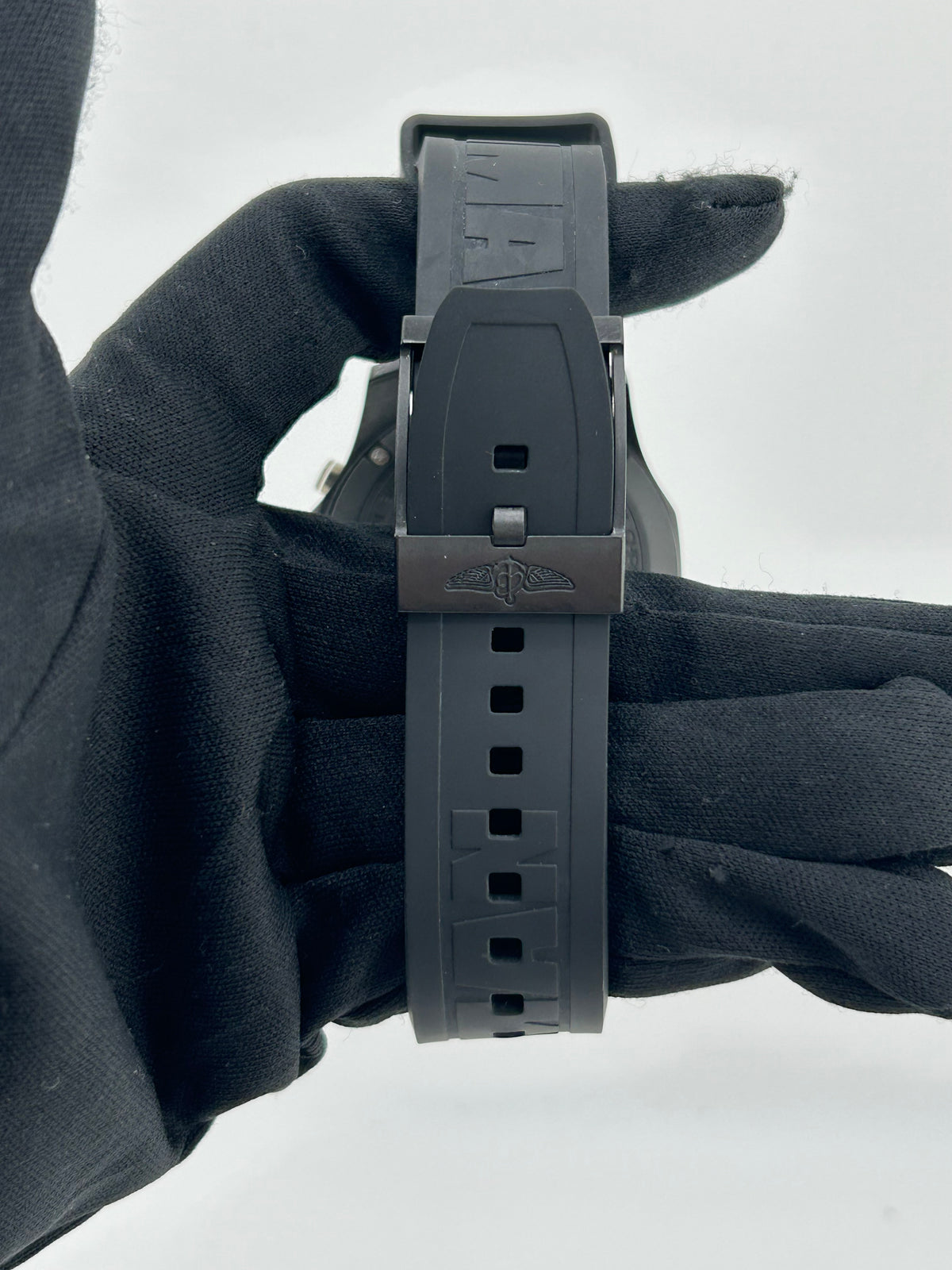 Breitling Endurance Pro Black Dial on Black Rubber Strap Ref. X82310A71B1S1 Complete 2025 — view 4
