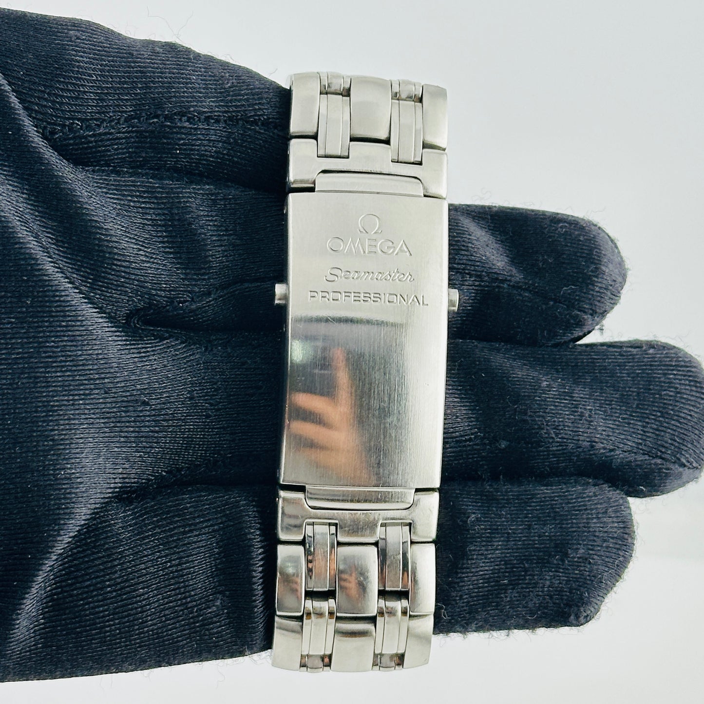Omega Seamaster Blue Dial on Stainless Steel Bracelet Ref. 2541.80.00 — view 4