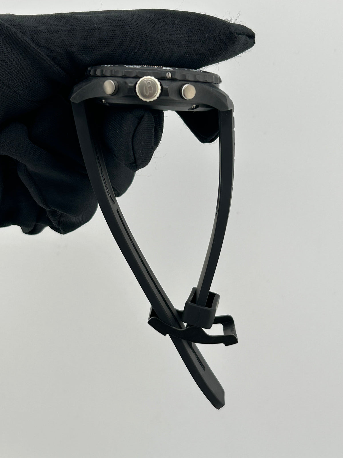 Breitling Endurance Pro Black Dial on Black Rubber Strap Ref. X82310A71B1S1 Complete 2025 — view 6