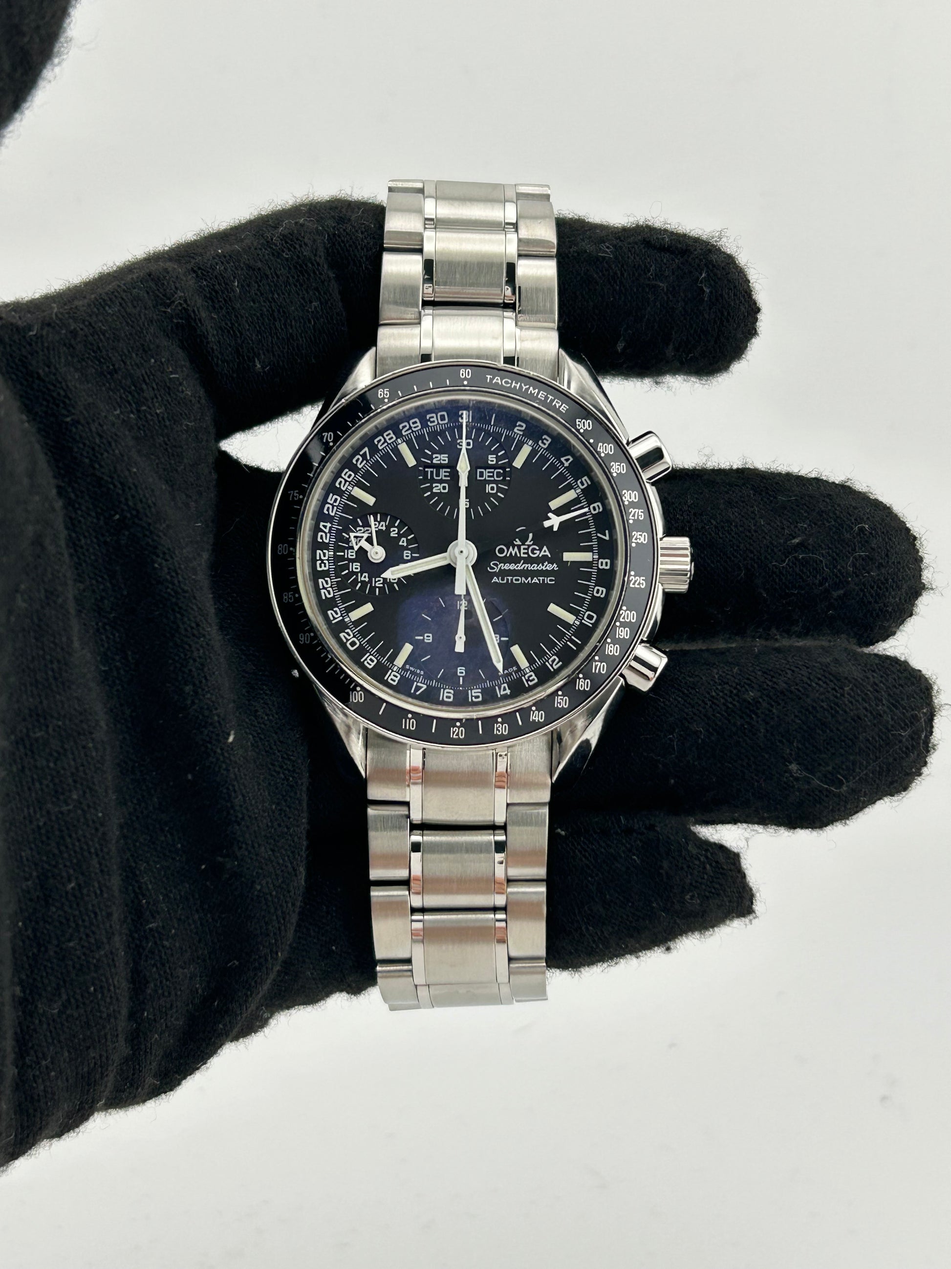 Omega Speedmaster Triple Calendar Black Dial on Stainless Steel Bracelet Ref. 3520.50.00 — view 2