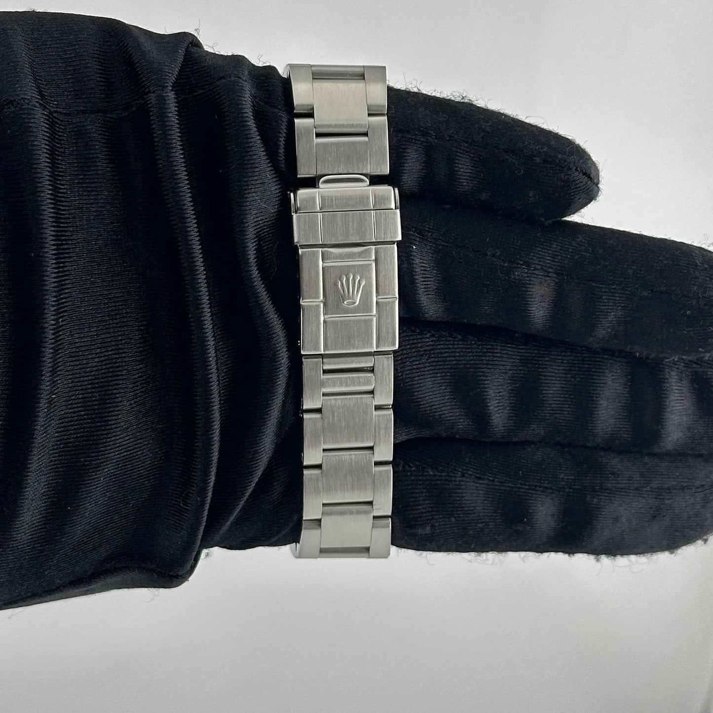 Rolex Explorer II Black Dial on Oyster Ref. 16570 Papers Open Date — view 3