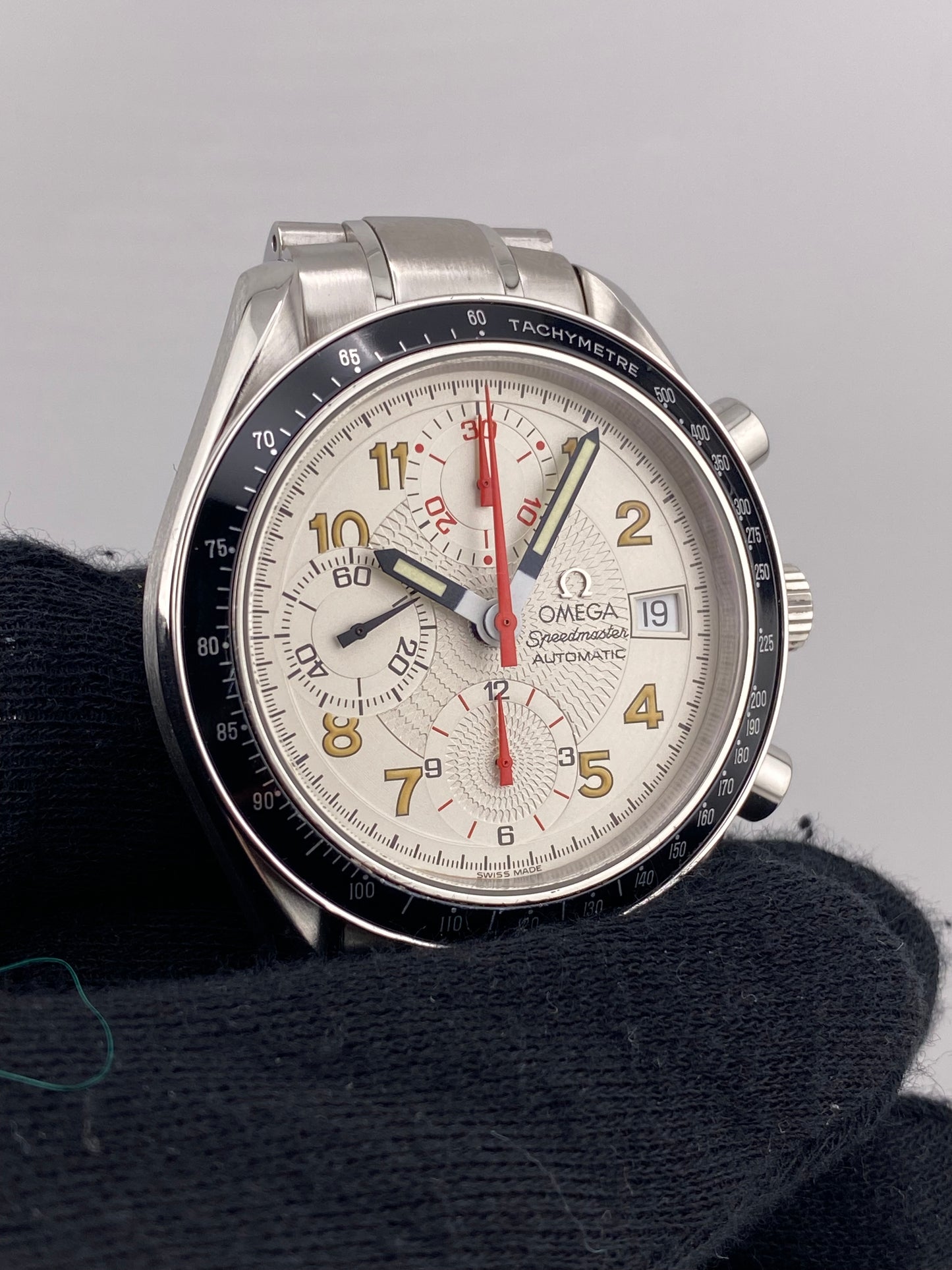 Omega Speedmaster Silver Dial on Stainless Steel Bracelet Ref. 3513.33 — view 3