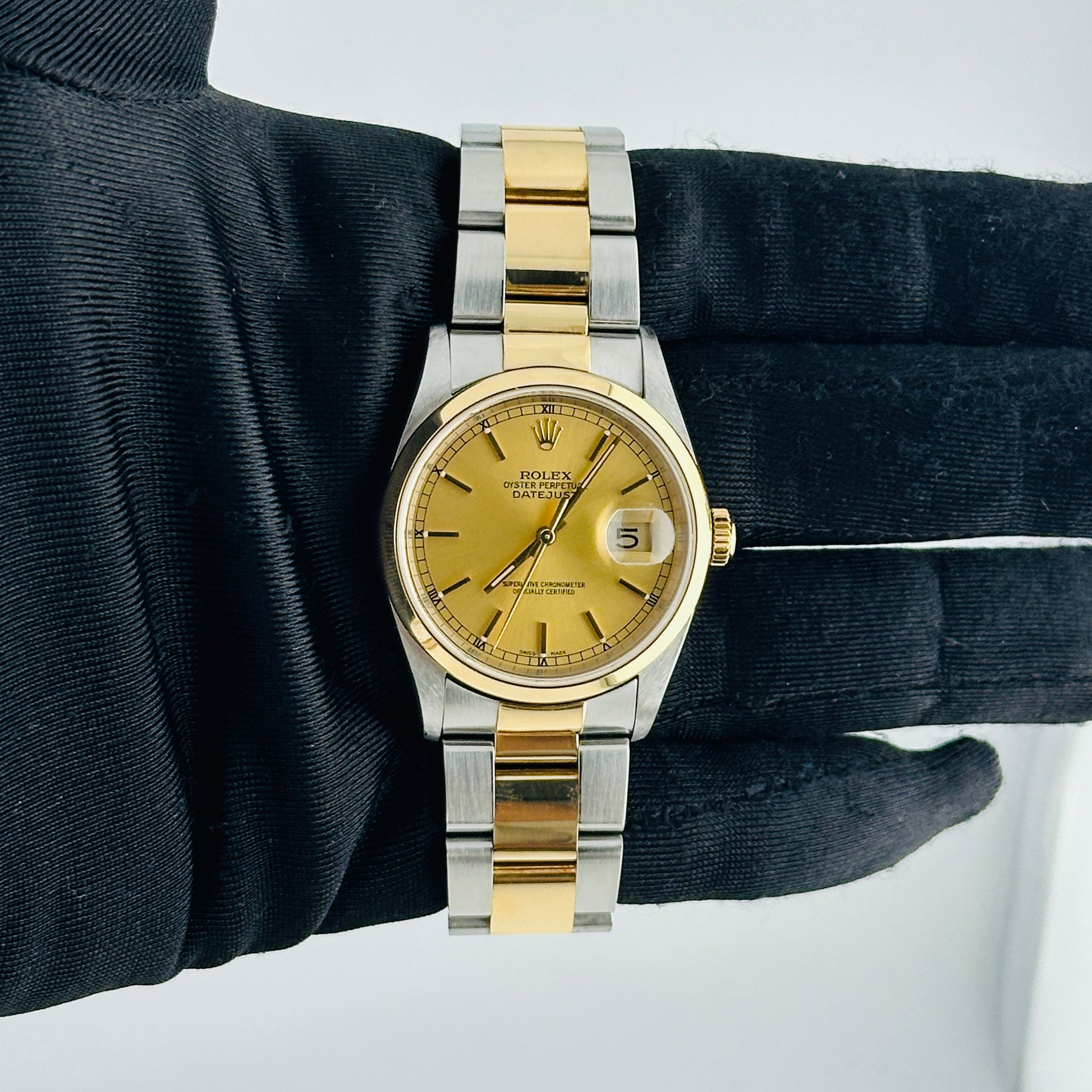 Rolex Datejust Champagne Stick Dial on Oyster Ref. 16203 Papers 2002 — view 2