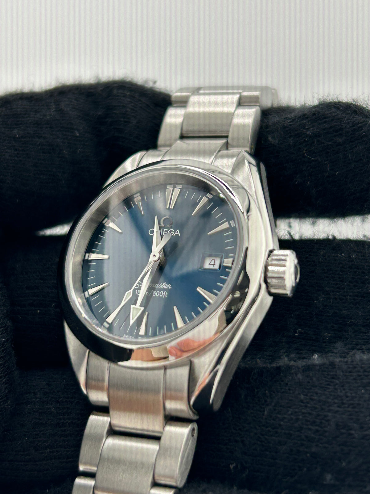 Omega Seamaster Date Blue Dial on Stainless Steel Bracelet Ref. 2577.80.00 Card 2006 — view 3