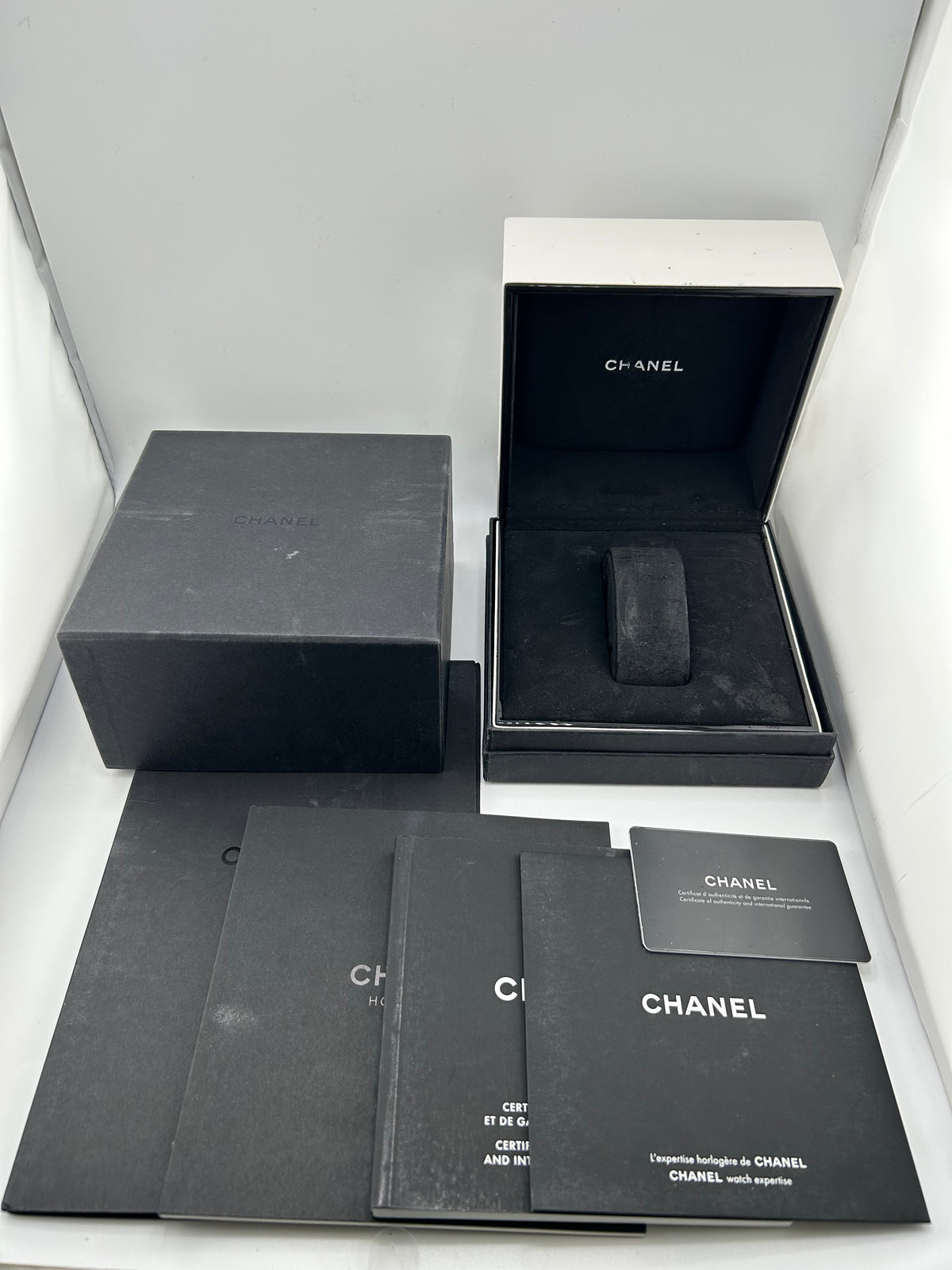 Chanel J12 White Diamond Dial on White Ceramic Bracelet Ref. H1628 Complete 2013 — view 7