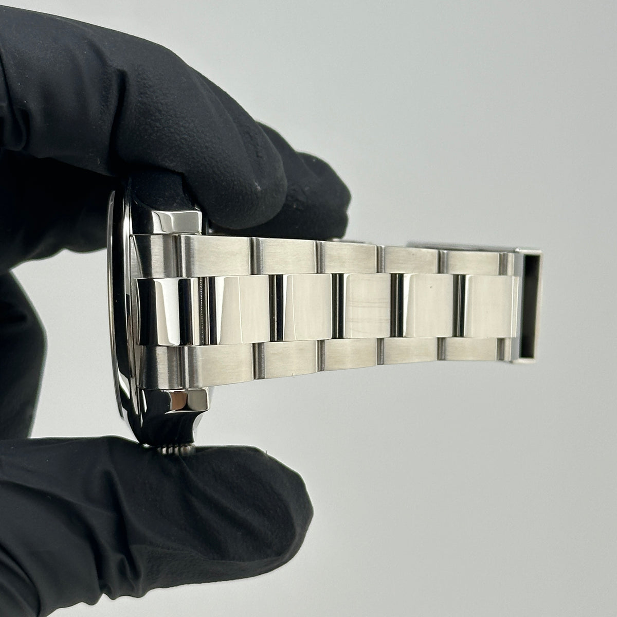 Rolex Milgauss Black Dial on Oyster Bracelet Ref. 116400 Card 2009 — view 6