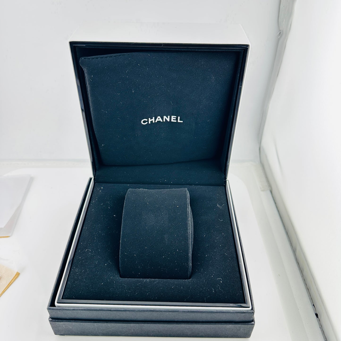 Chanel Boyfriend White Dial on Leather Ref. H0001 — view 6