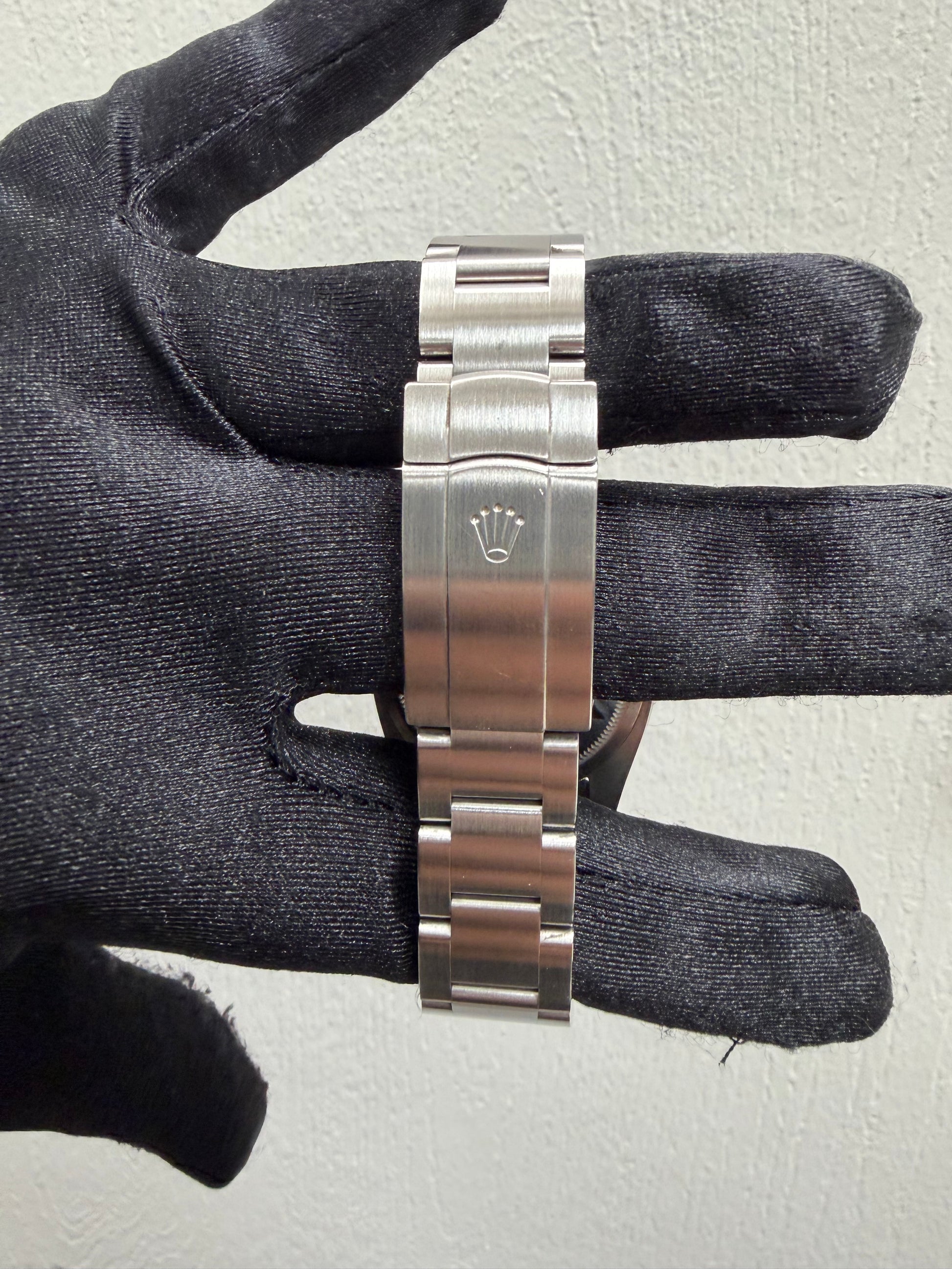 Rolex Oyster Perpetual White Grape Dial on Oyster Ref. 116000 Card 2020 — view 3