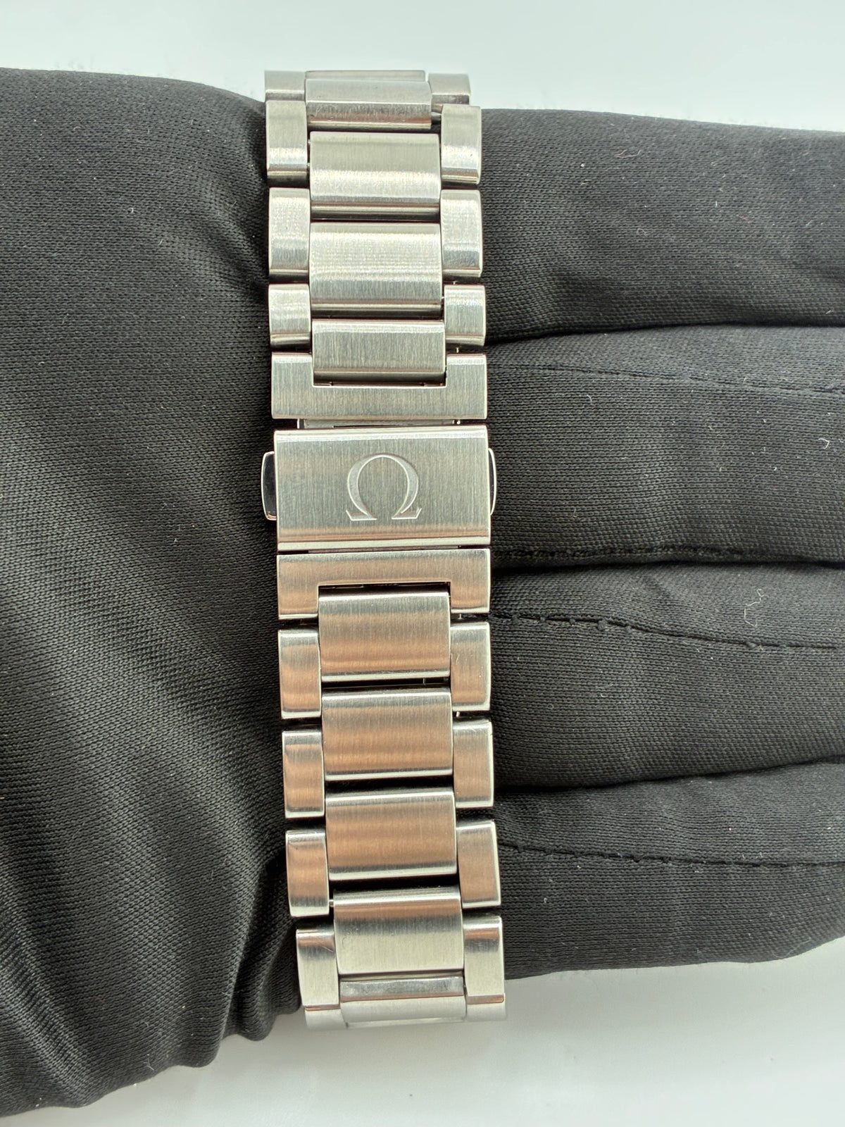 Omega Seamaster Aqua Terra White Dial on Stainless Steel Bracelet Ref. 231.10.44.50.04.001 Card 2012 — view 4