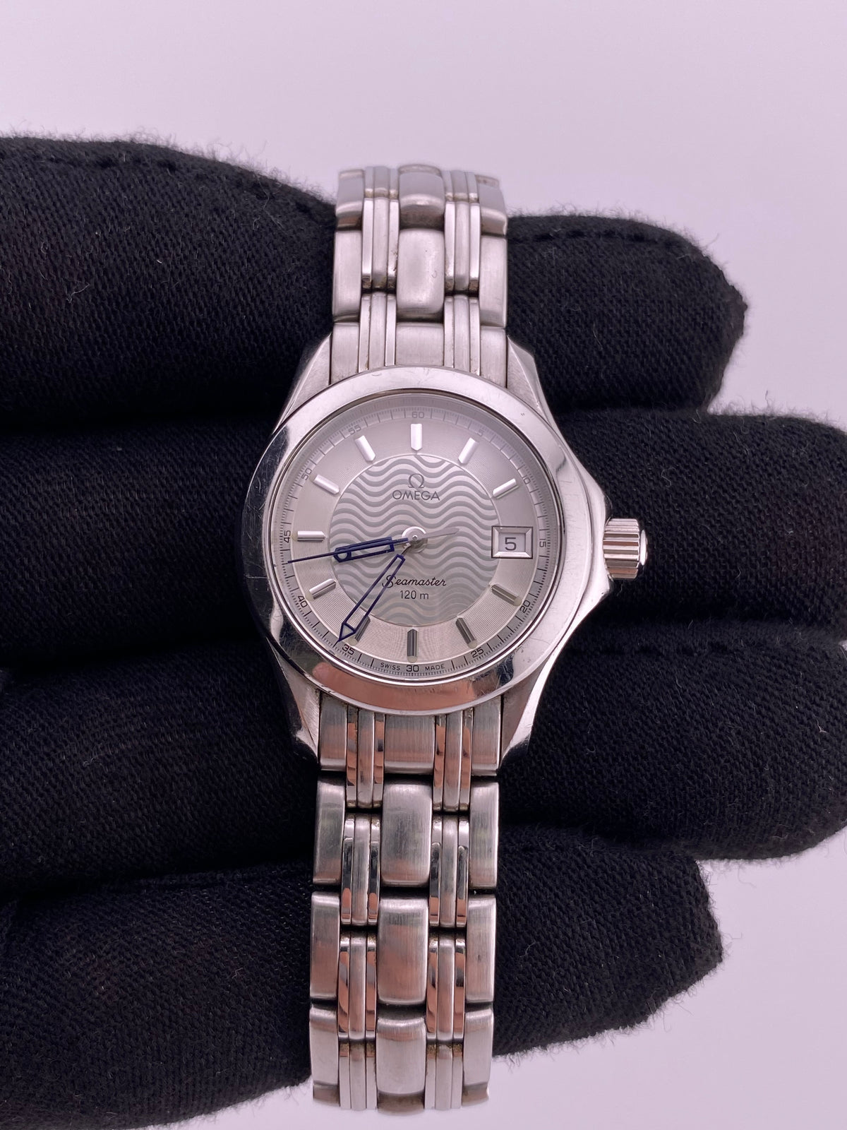 Omega Seamaster 120m Silver Dial on Stainless Steel Bracelet Ref. 2571.31 — view 2